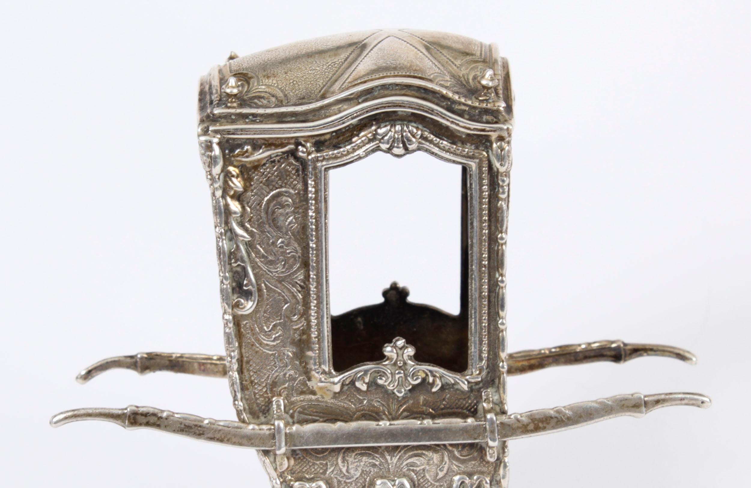 AntigüedadesSilla Sedán francesa de plata en miniatura Siglo XIX Plata esterlina en venta