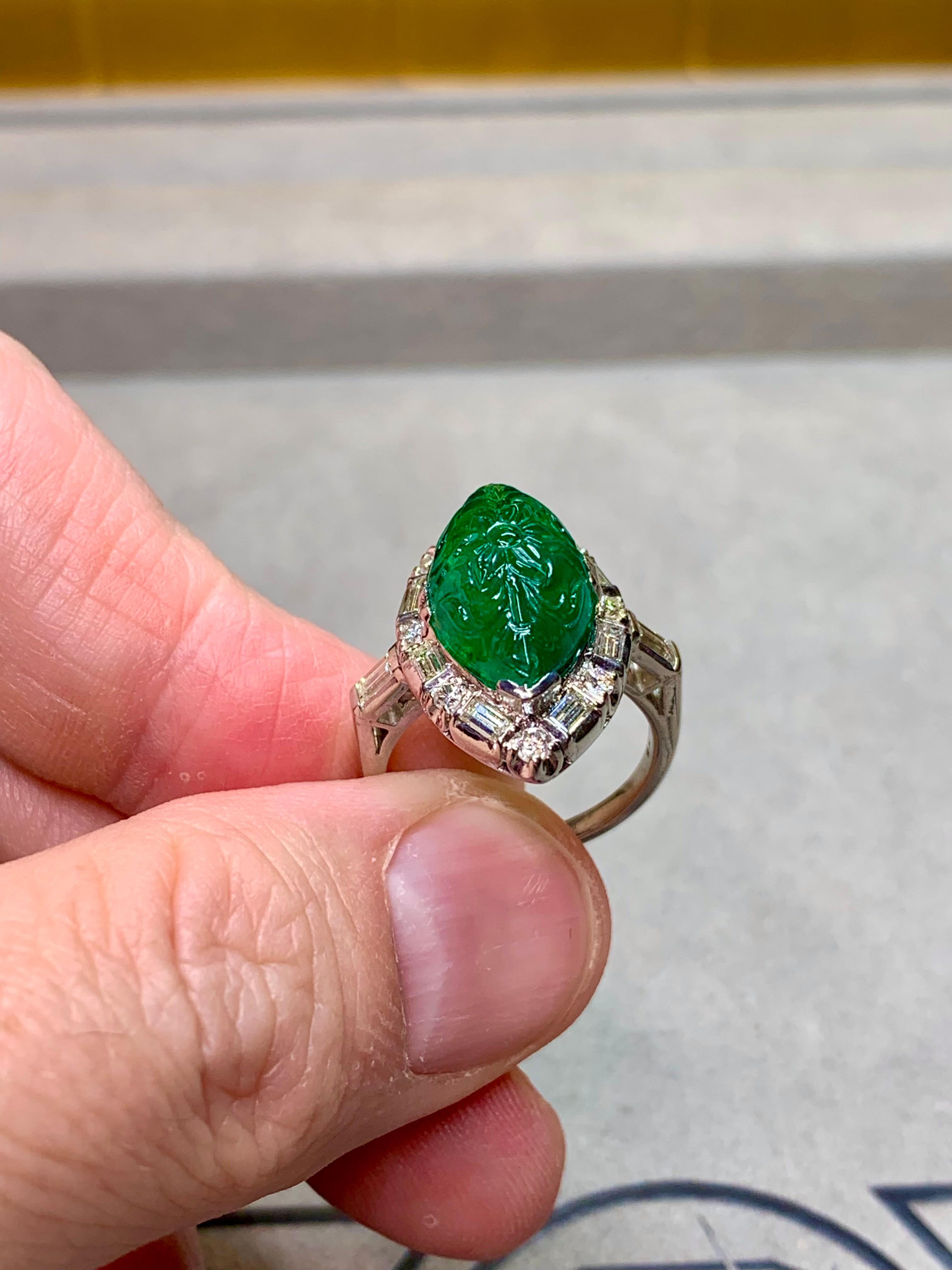 Antiquel Art Deco Platinum 7ct Carved Emerald & Diamond Ring Brazil F1 GIA en vente 4