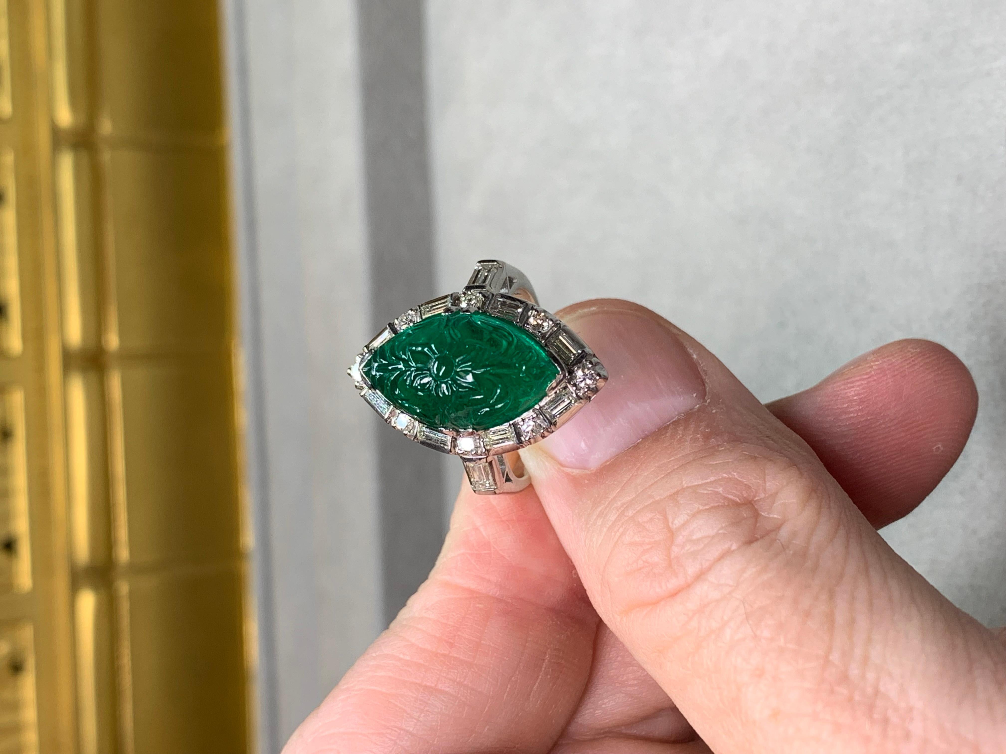 Antiquel Art Deco Platinum 7ct Carved Emerald & Diamond Ring Brazil F1 GIA en vente 8