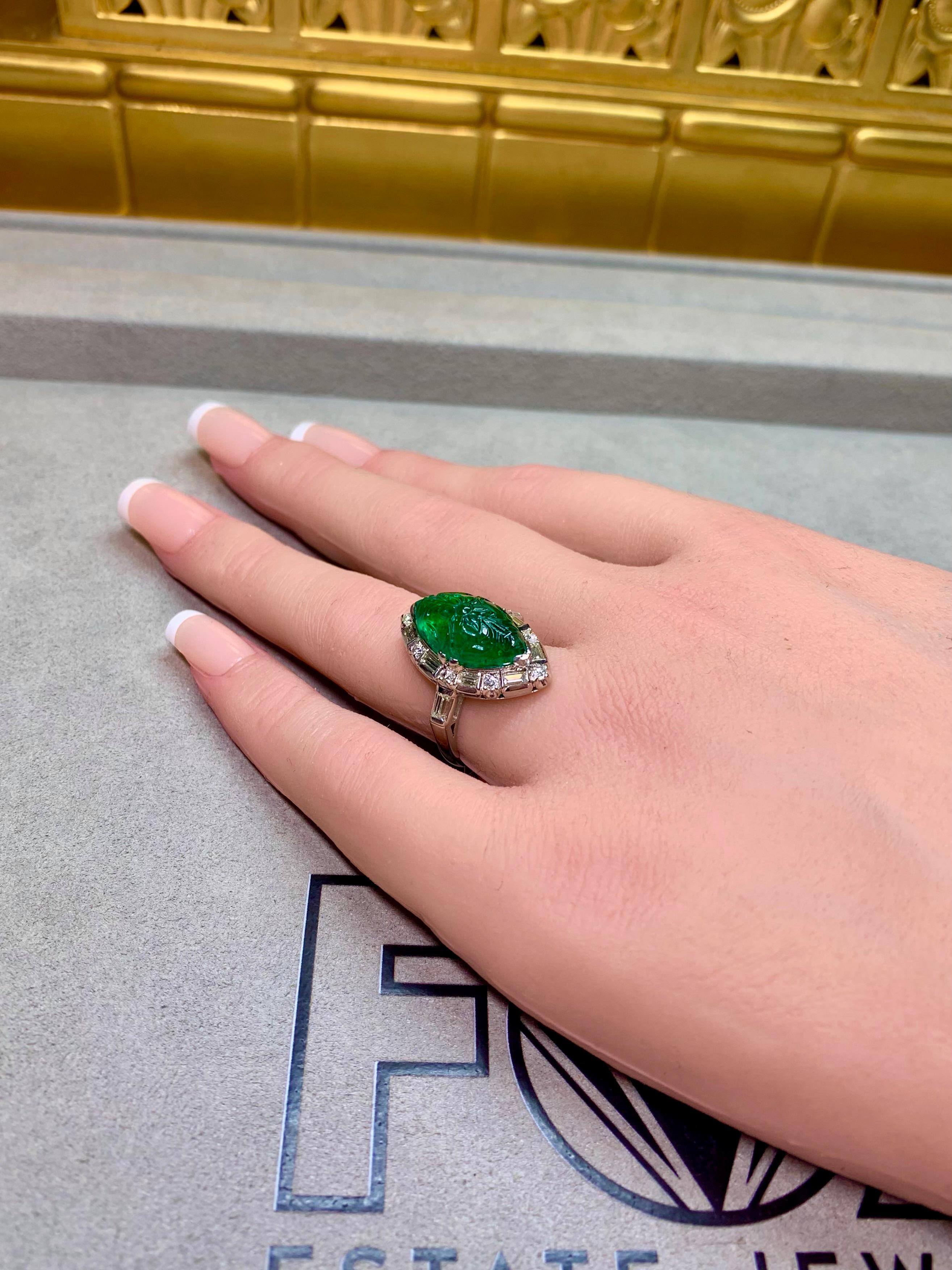 Antiquel Art Deco Platinum 7ct Carved Emerald & Diamond Ring Brazil F1 GIA en vente 12
