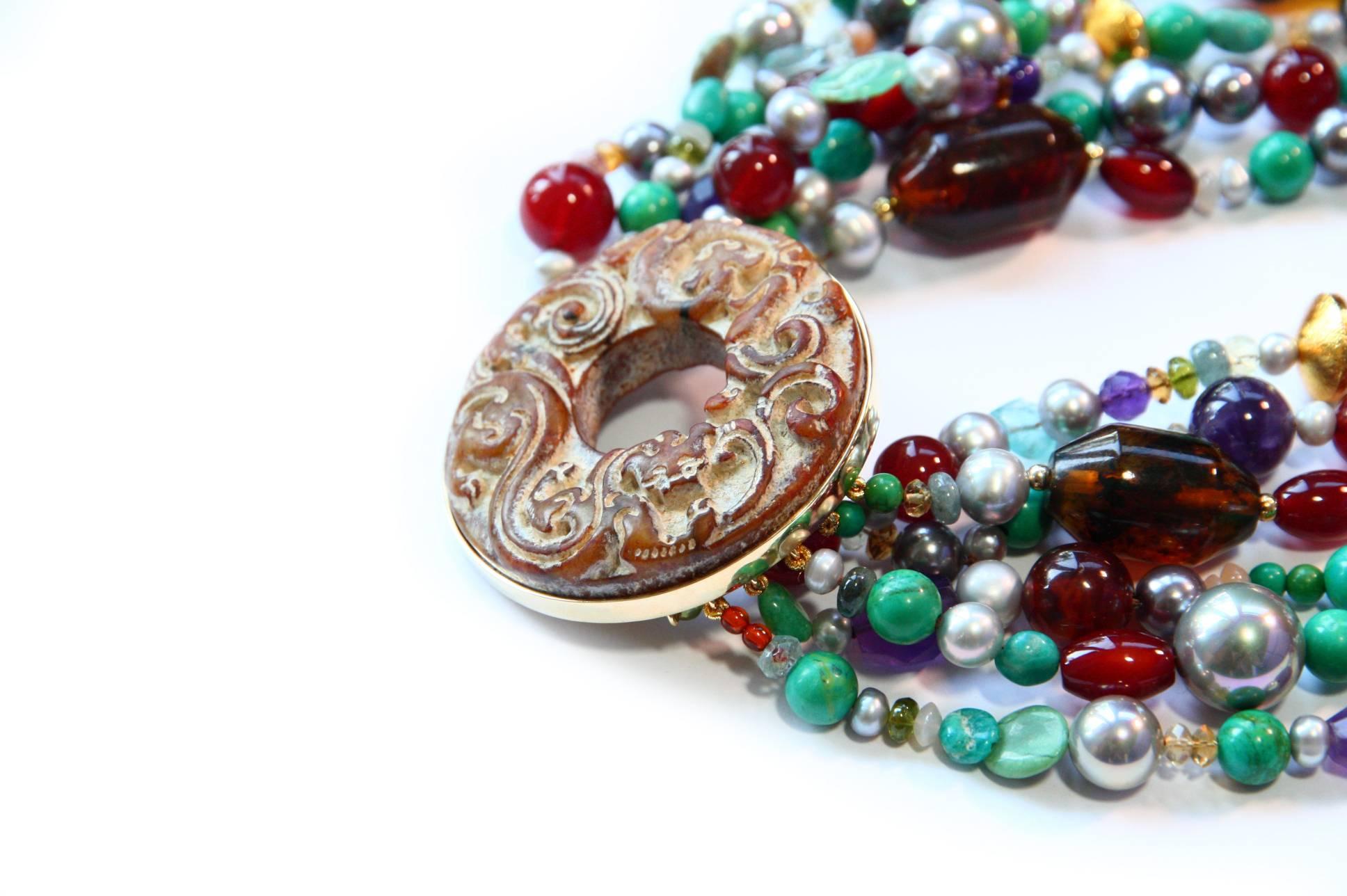 Antiquitäten geschnitzt Jade Bi Halskette Türkis Bernstein Grau Perlen Gold im Angebot 1