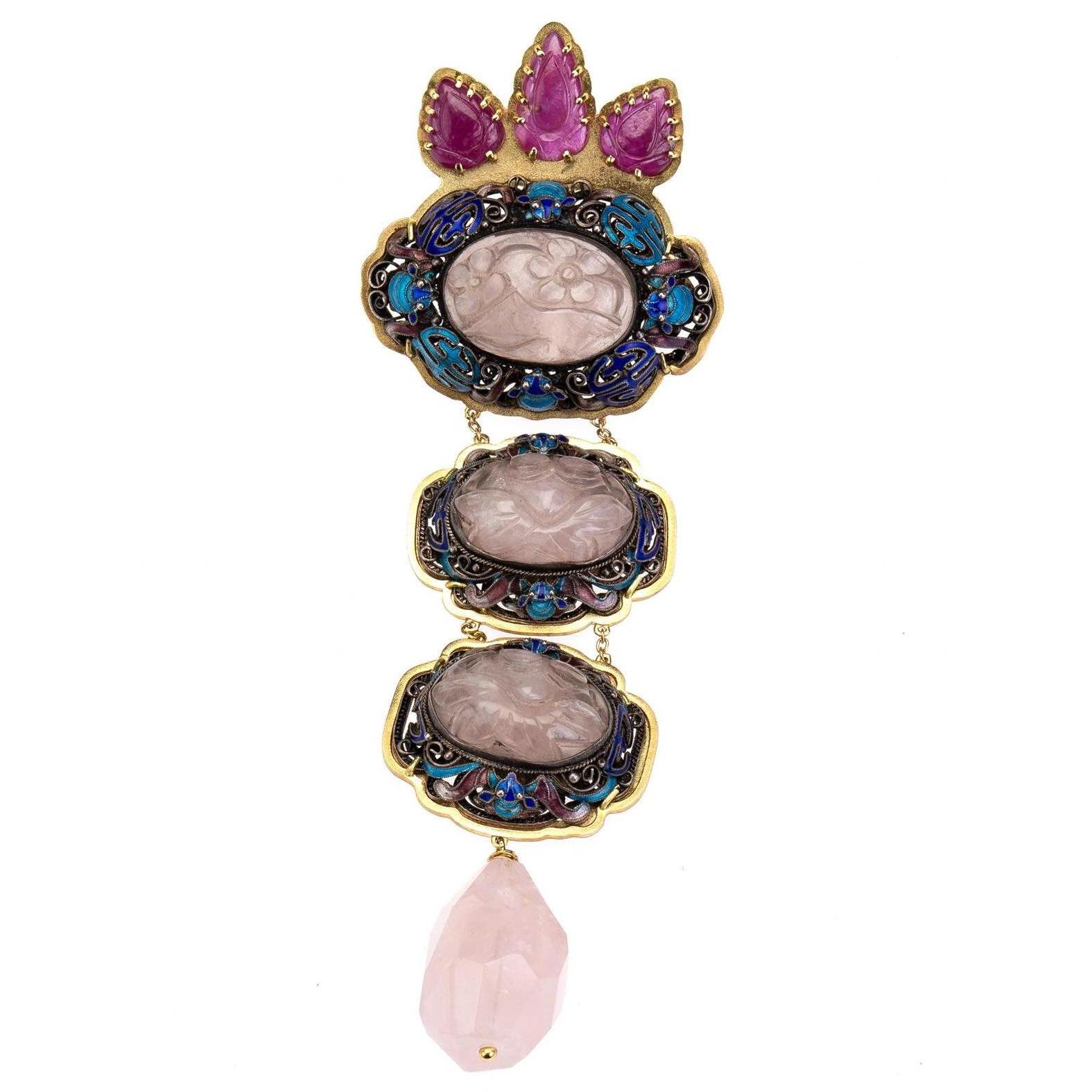 Collier pendentif chinois ancien en or 18 carats avec boutons, quartz rose et rubis Unisexe en vente