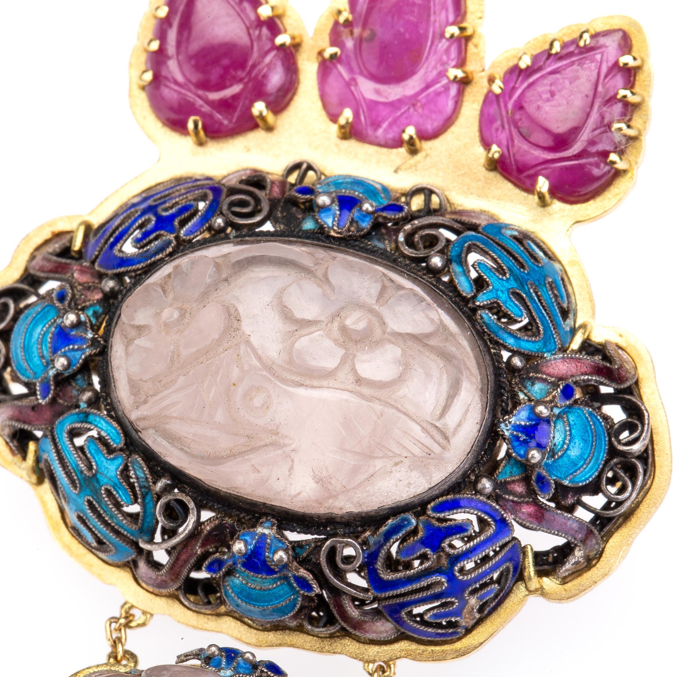 Collier pendentif chinois ancien en or 18 carats avec boutons, quartz rose et rubis en vente 3