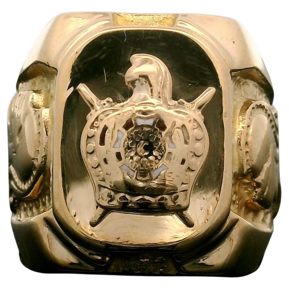 Antiques Collectible Men
s 9k Yellow Gold
Enamel Coat of Arms Knight Band Ring