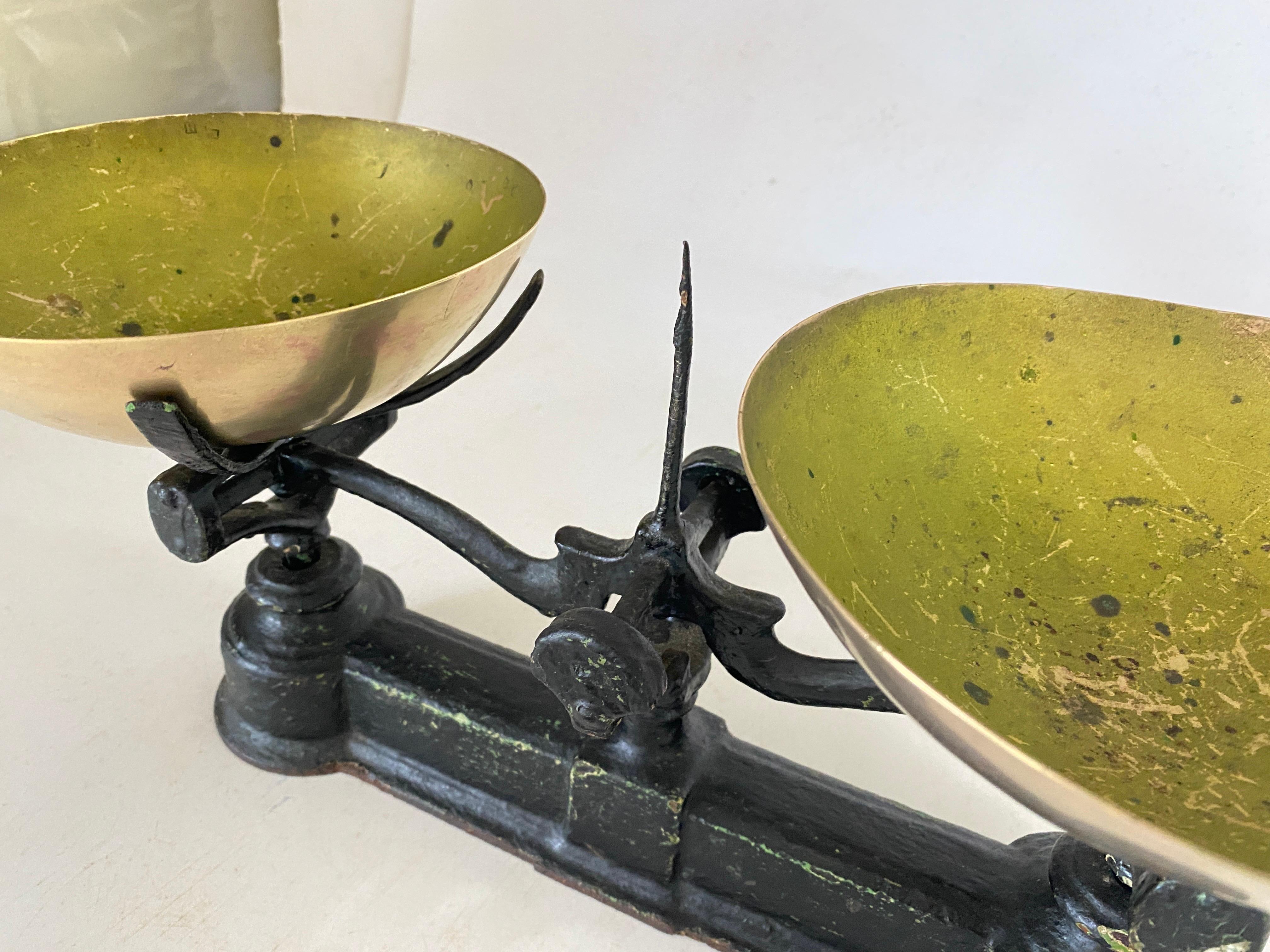 Antiques french Scale with set of Weights France 19th Wrought Iron and Brass In Fair Condition For Sale In Auribeau sur Siagne, FR