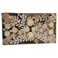 Tapis crocheté "Le cœur dans les mains" (Antique Hooked Rug)