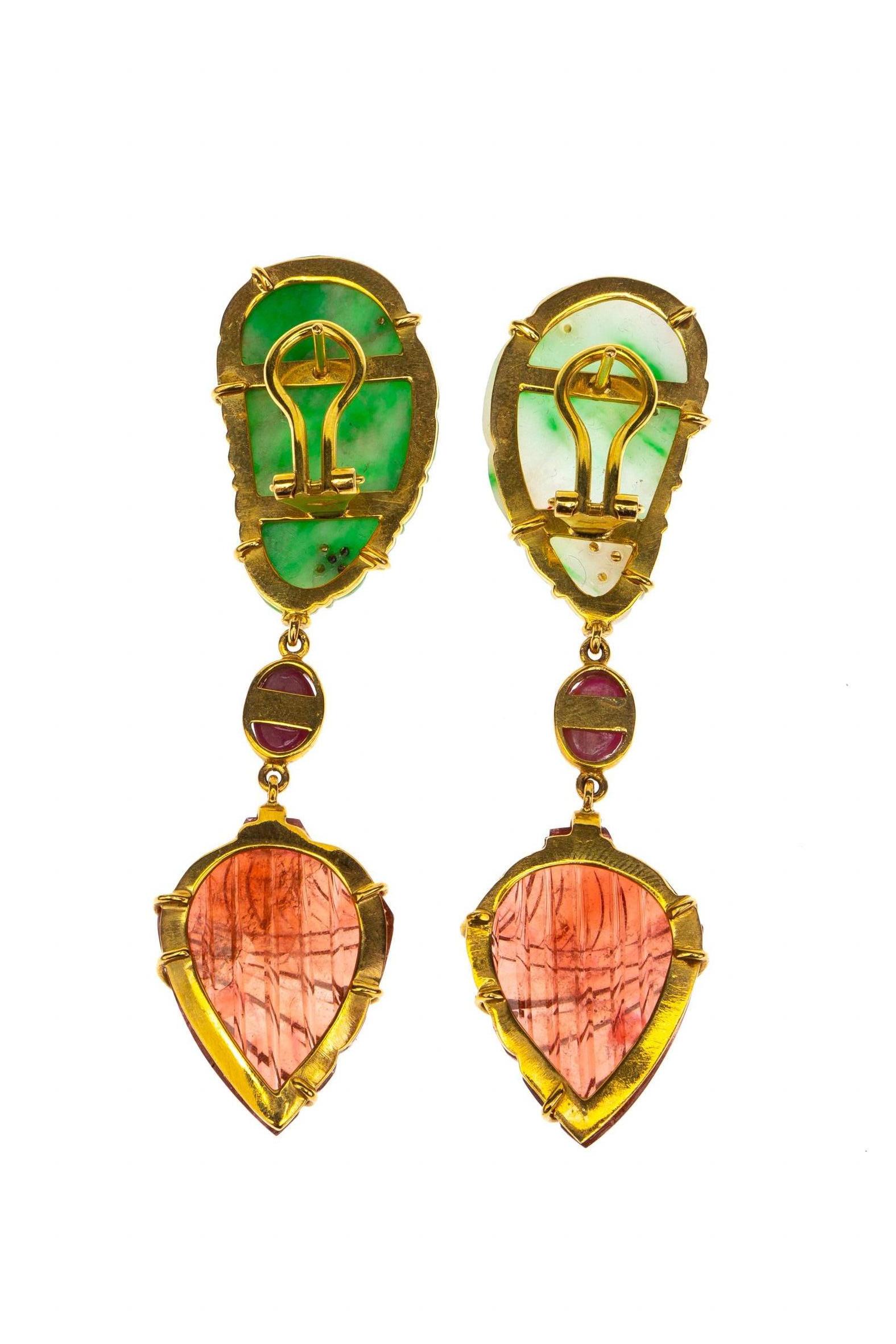 Pendants d'oreilles anciens en or, jade, tourmaline sculptée et rubis en forme d'étoile en vente 1