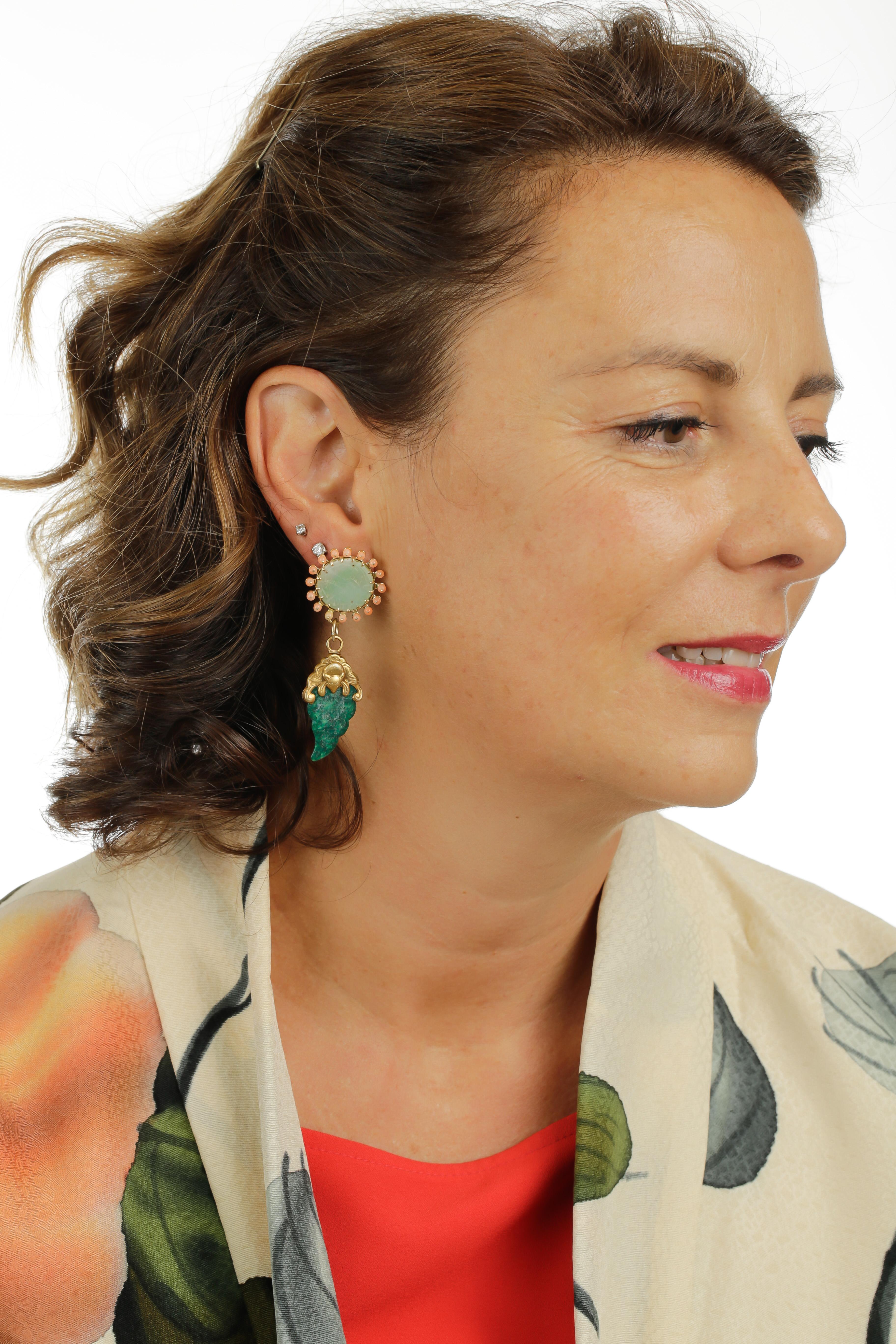 Antiquitäten-Ohrringe aus Jade und Koralle aus 18 Karat Gold (Kunsthandwerker*in) im Angebot