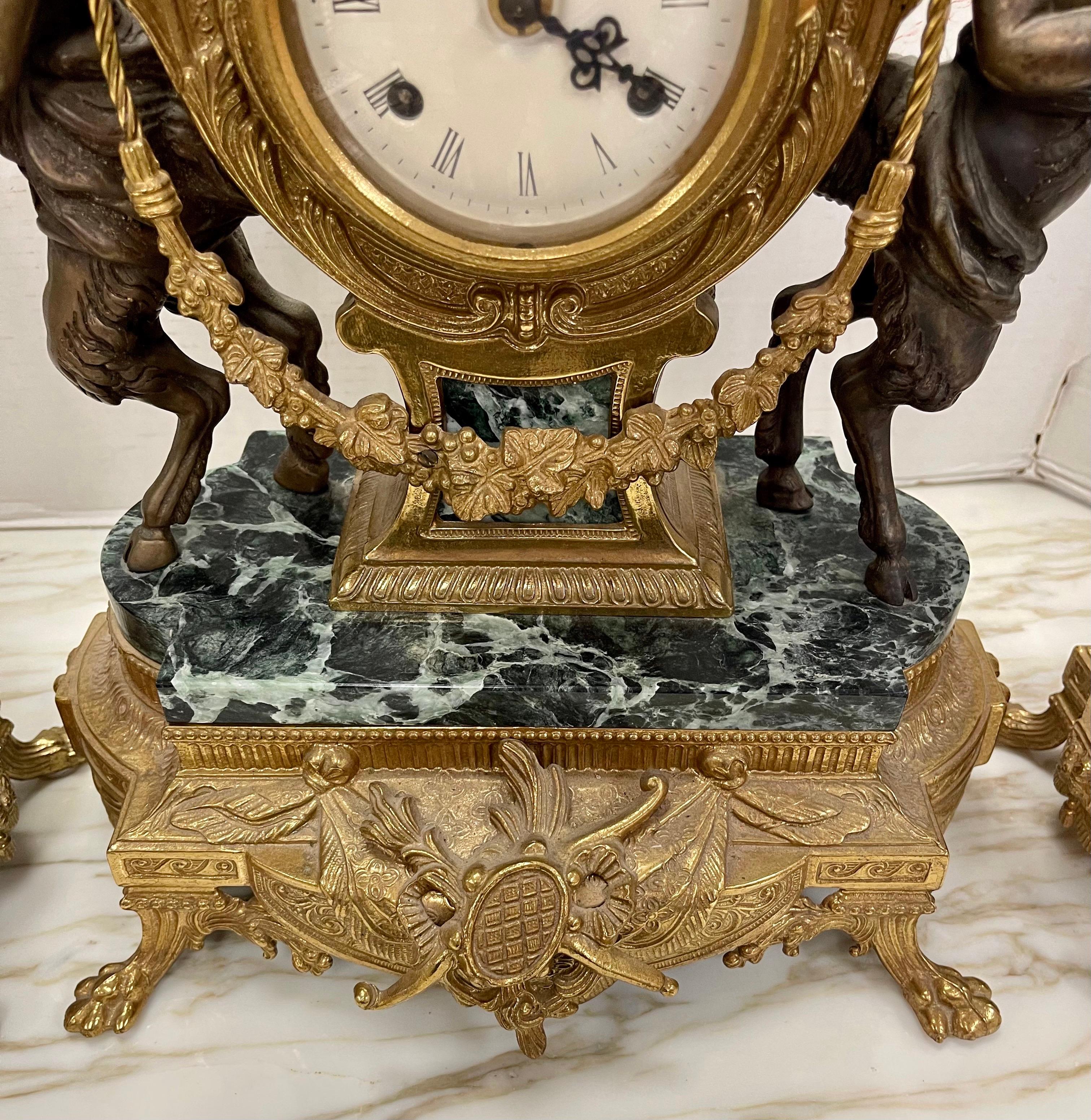 Antiquités Louis XVI Garniture française en bronze et marbre Horloge & Candélabres 4