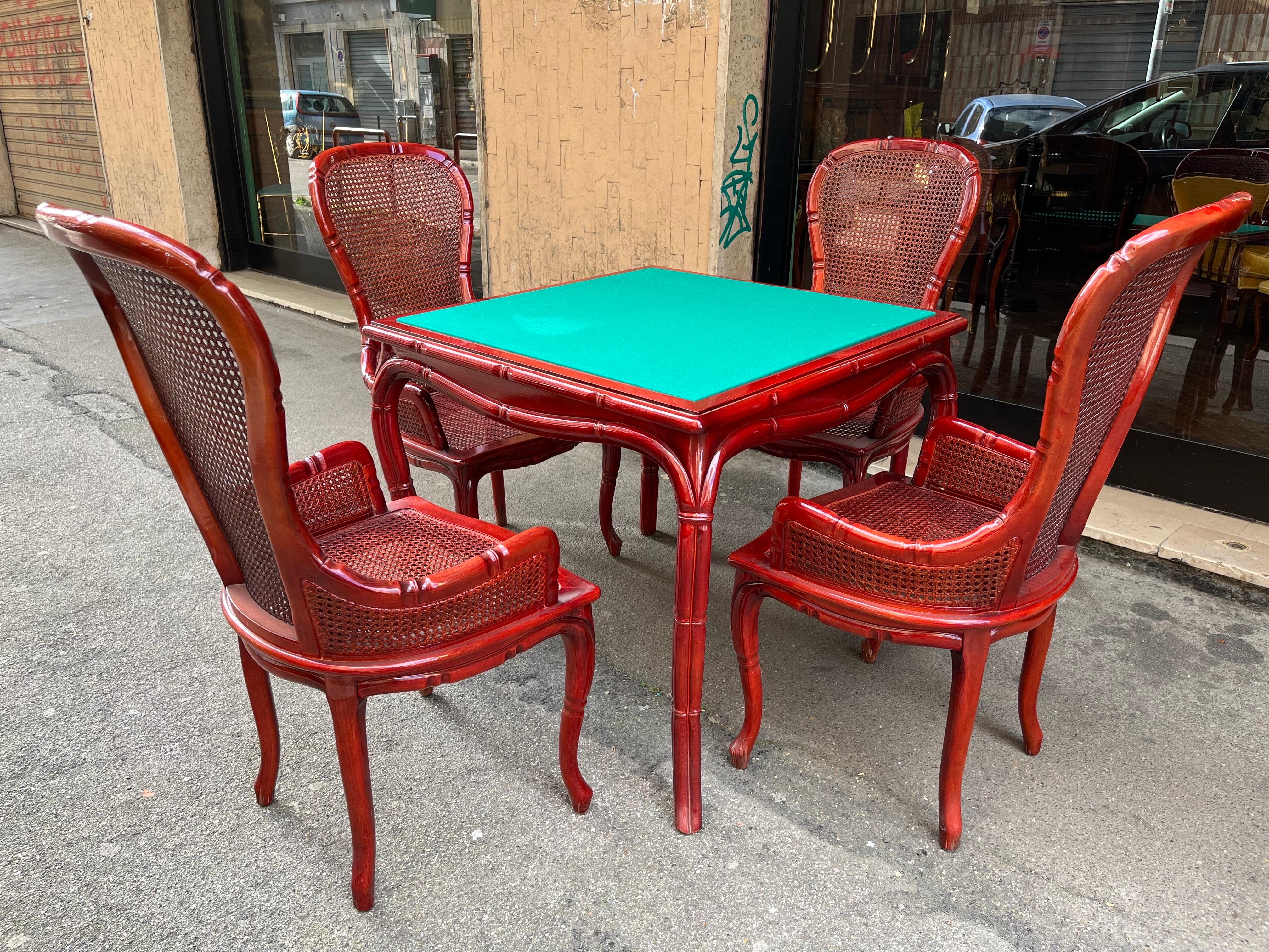 Antiques Set Spieltisch und Sessel aus rotem Holz, 1970er Jahre im Angebot 5