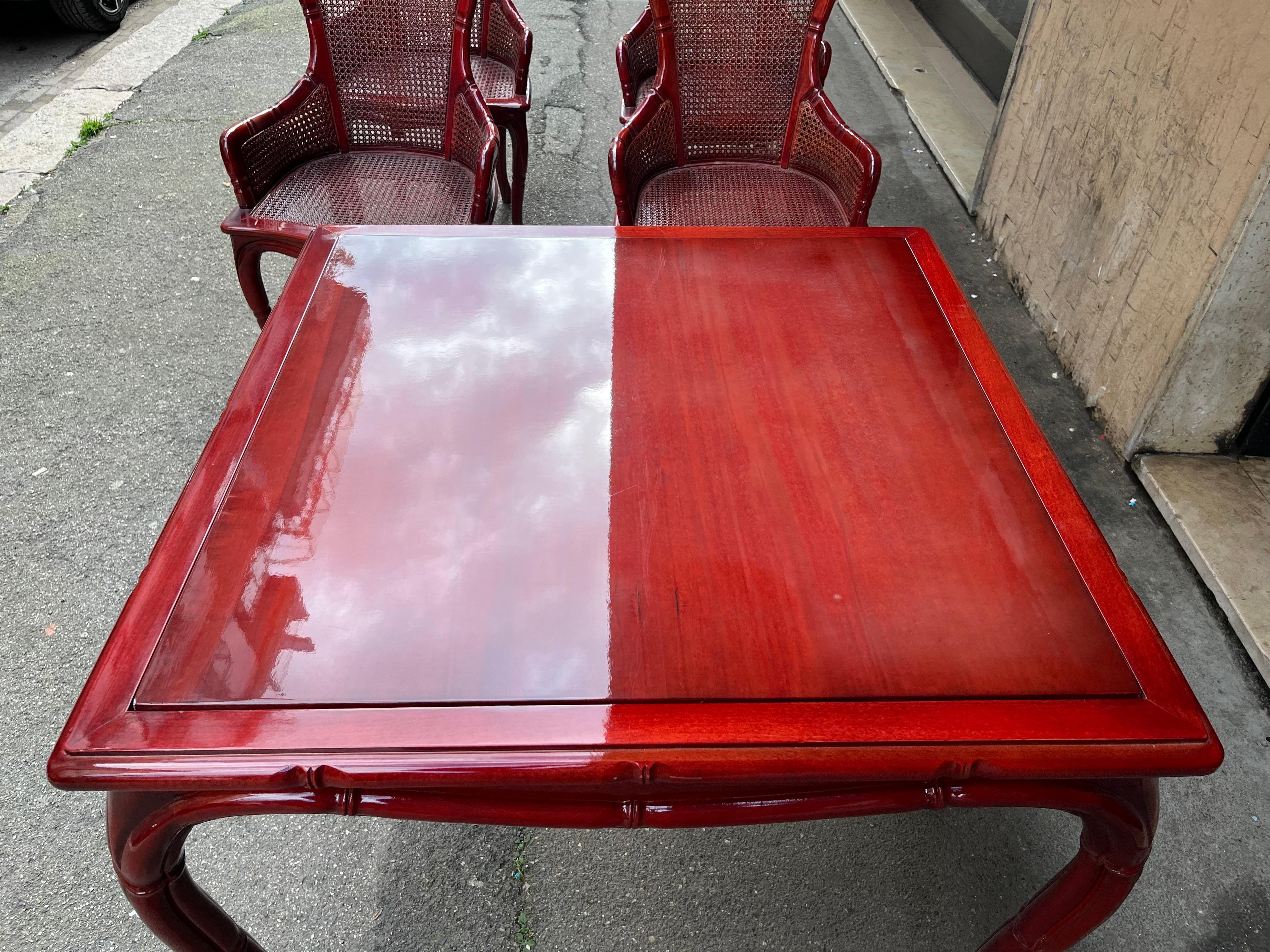 Antiques Set Spieltisch und Sessel aus rotem Holz, 1970er Jahre im Angebot 8