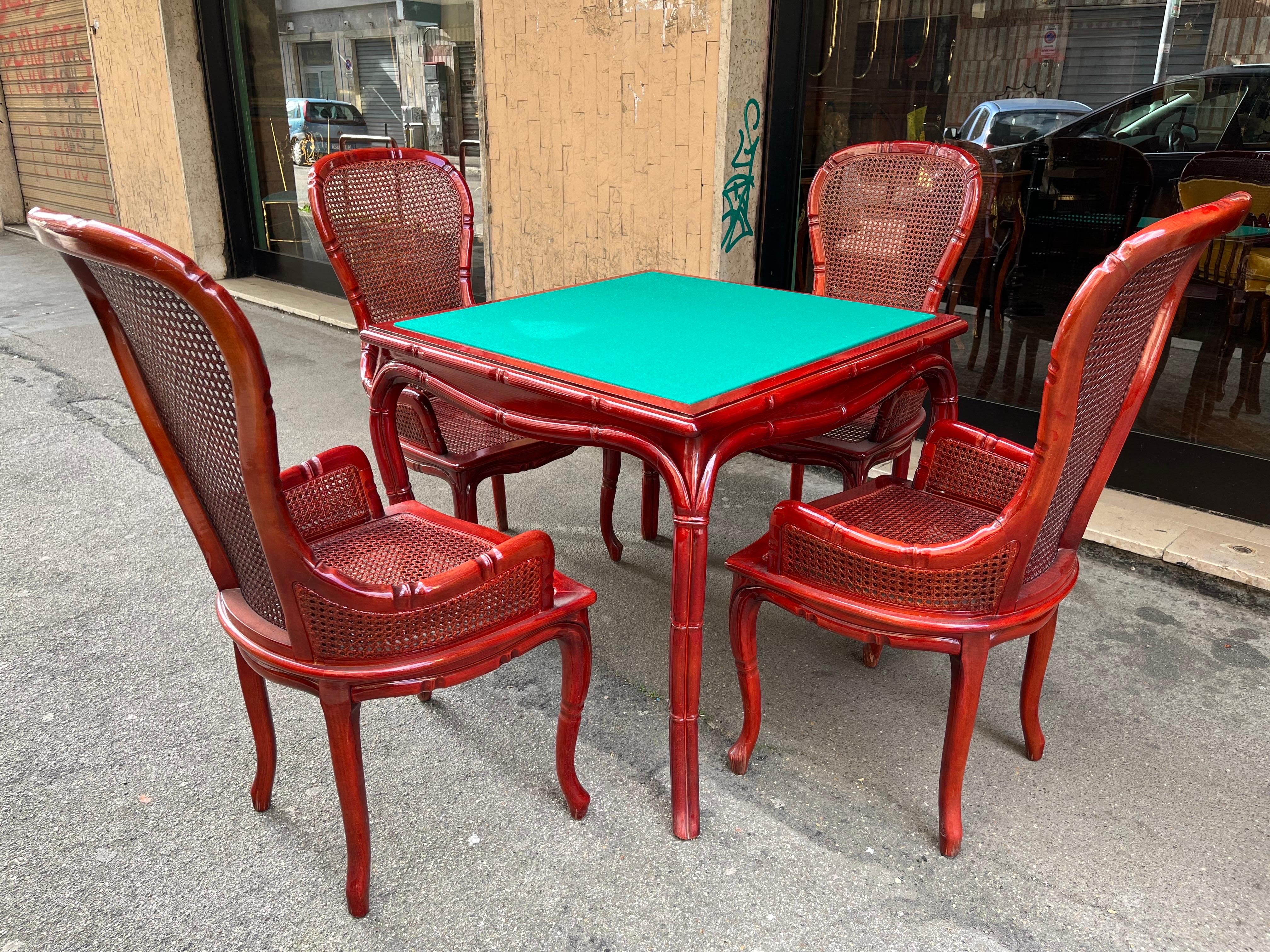 Antiques Set Spieltisch und Sessel aus rotem Holz, 1970er Jahre im Angebot 4