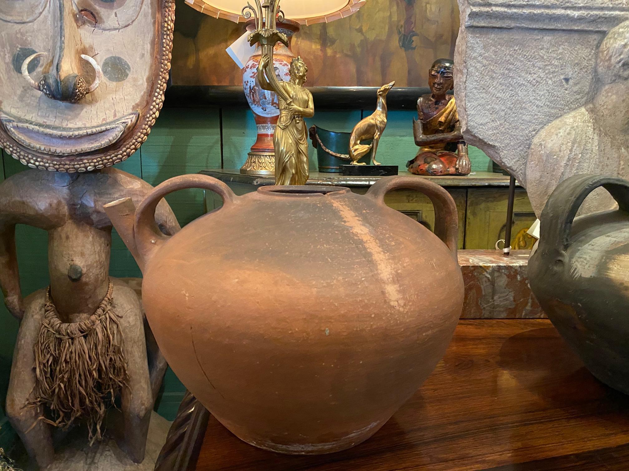 Français Antiquités Puits à eau Poterie artisanale Pichet Vase Pièce maîtresse Los Angeles CA en vente