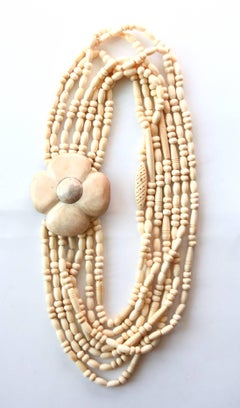 Collana Degradè in corno naturale bianco di antiquariato