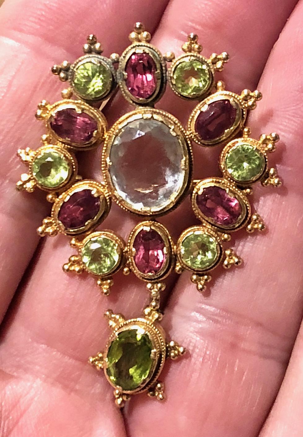 Victorian Antiqu Semiprecious Stone Pendant w Brooch attachment set in 18k Gold, ca 1940 For Sale