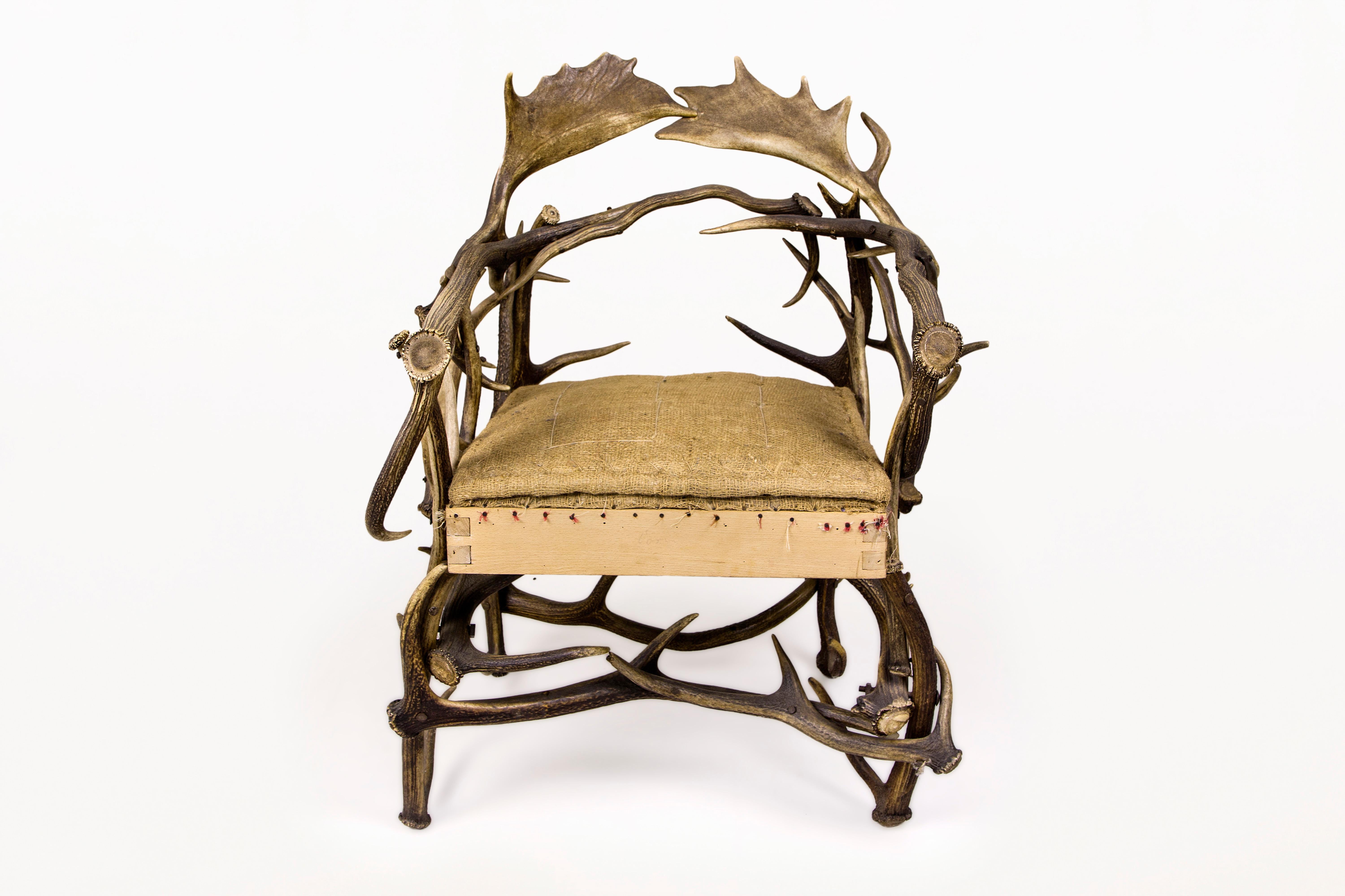 Antler armchair
Needs to be reupholstered 
United Kingdom, circa 1920
Good vintage condition.