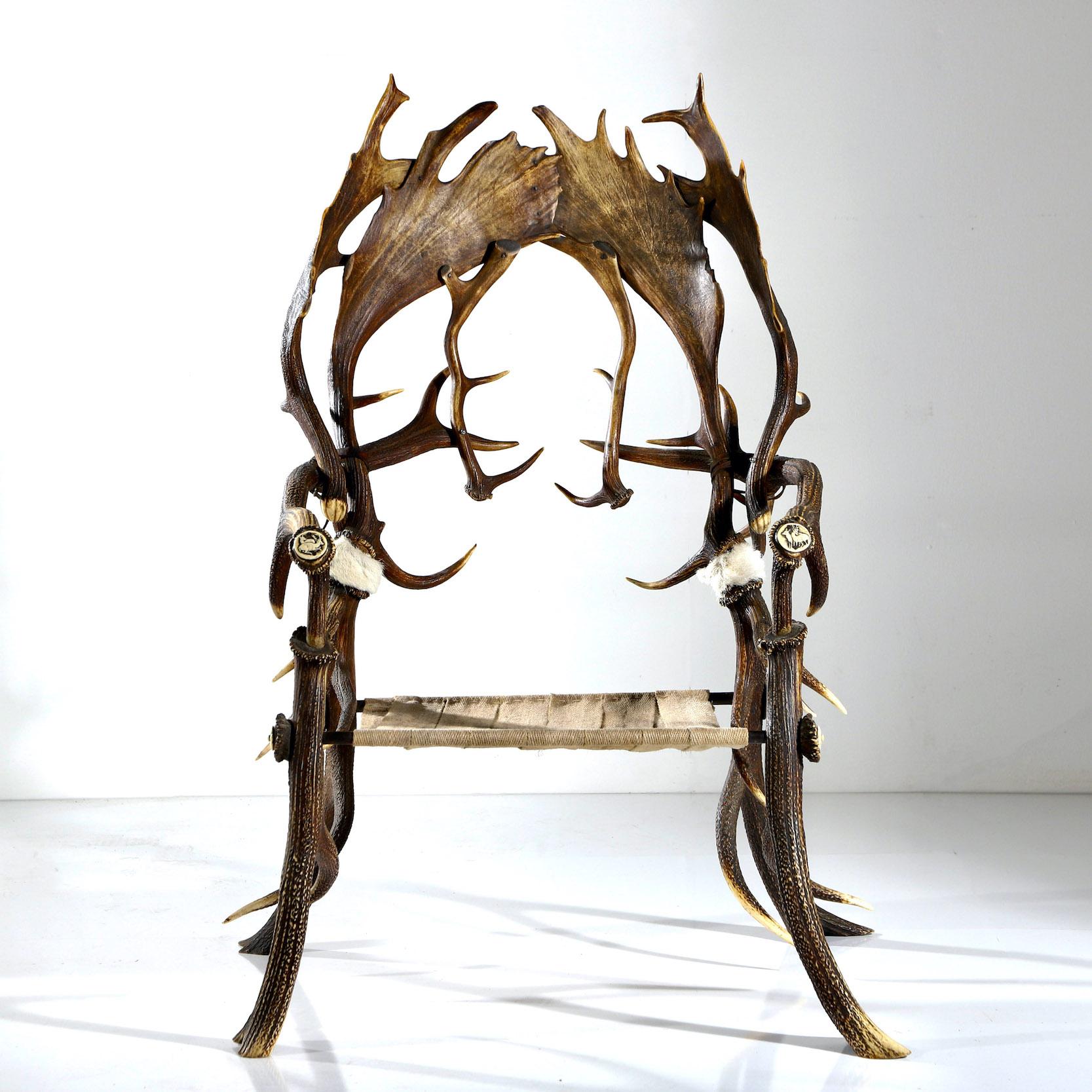 Vagabond antiques presents a 19th century French antler throne

France, Circa 1880

” Incredibly sculptural shape, I’ve seen plenty of antler furniture on my travels and its never really interested me….then i saw this chair! its just one off the