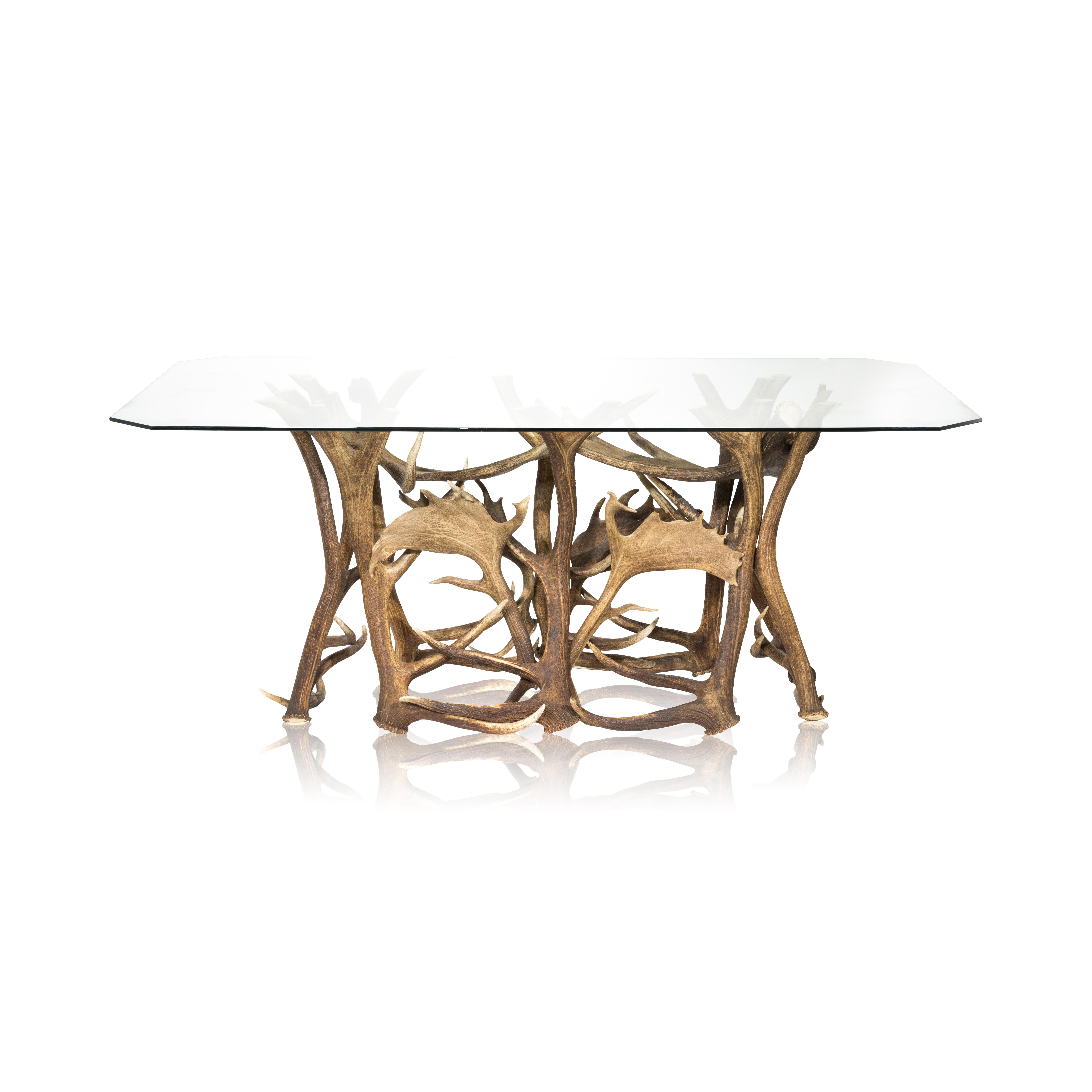 Antler Dining Room Table In Excellent Condition For Sale In Coeur d'Alene, ID