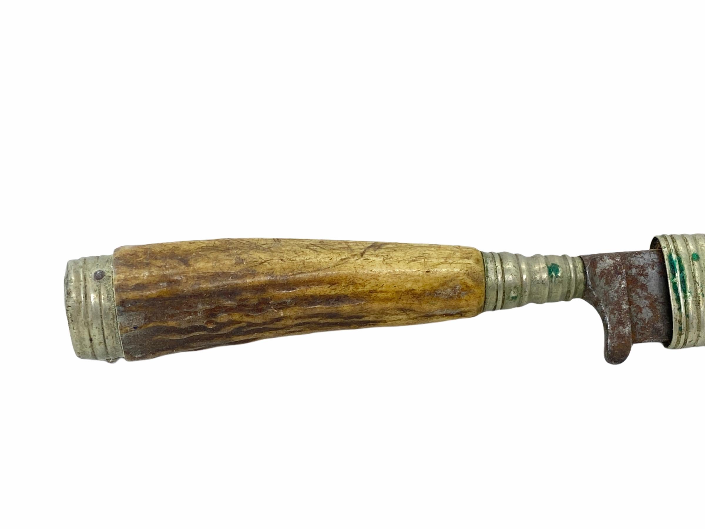 Cuchillo de hoja fija con mango de asta y funda de cuero Arte popular alemán antiguo en Bastante bueno estado para la venta en Nuernberg, DE
