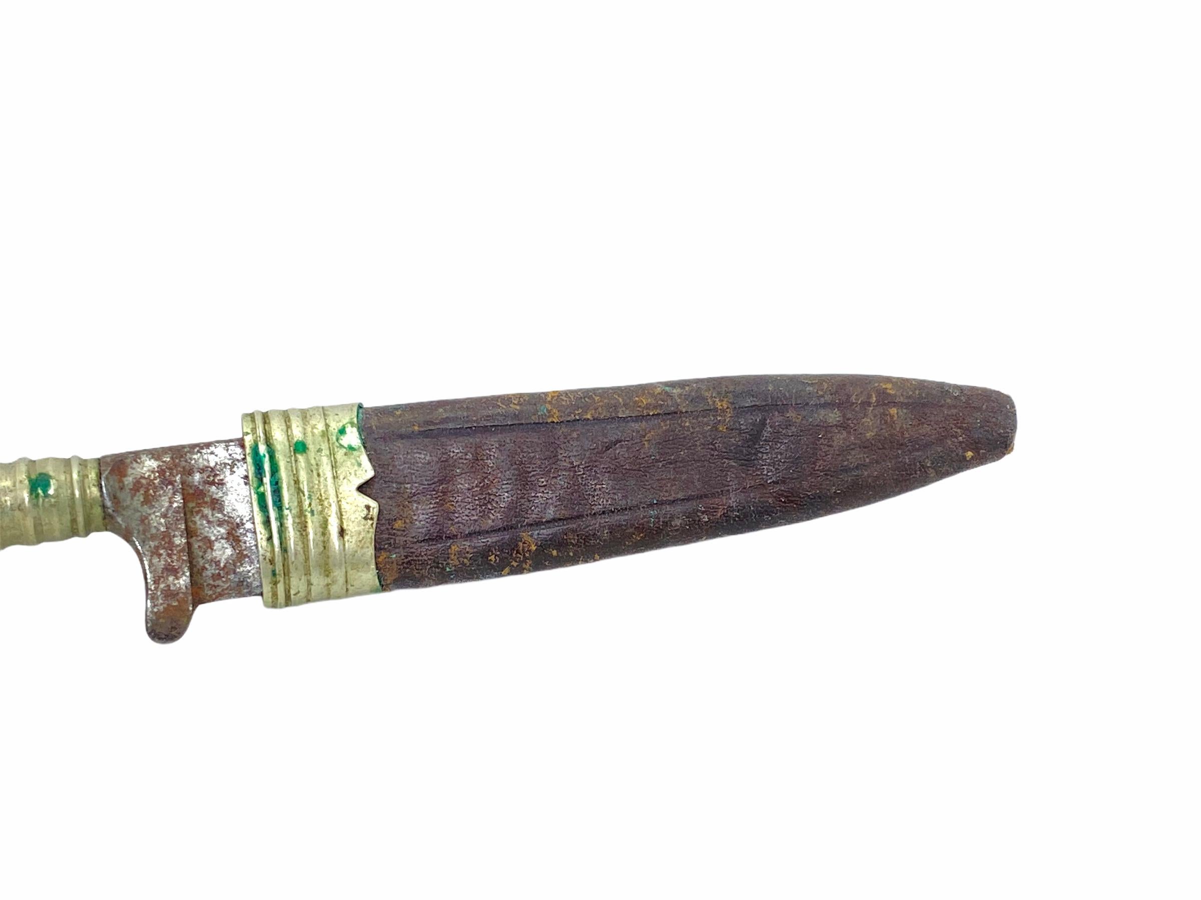 Cuchillo de hoja fija con mango de asta y funda de cuero Arte popular alemán antiguo siglo XX en venta