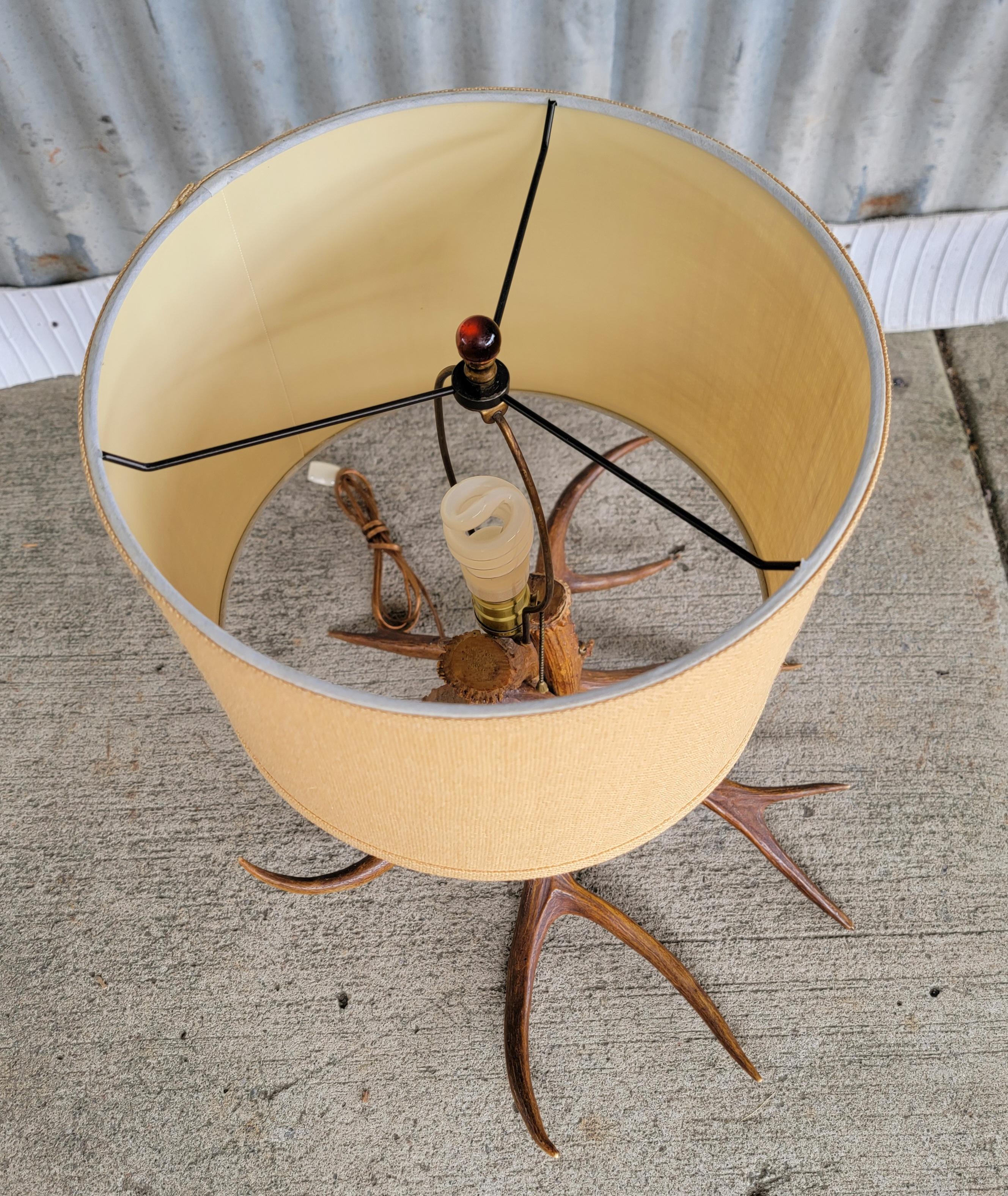 Antler Table Lamp 1950's In Good Condition For Sale In Fulton, CA