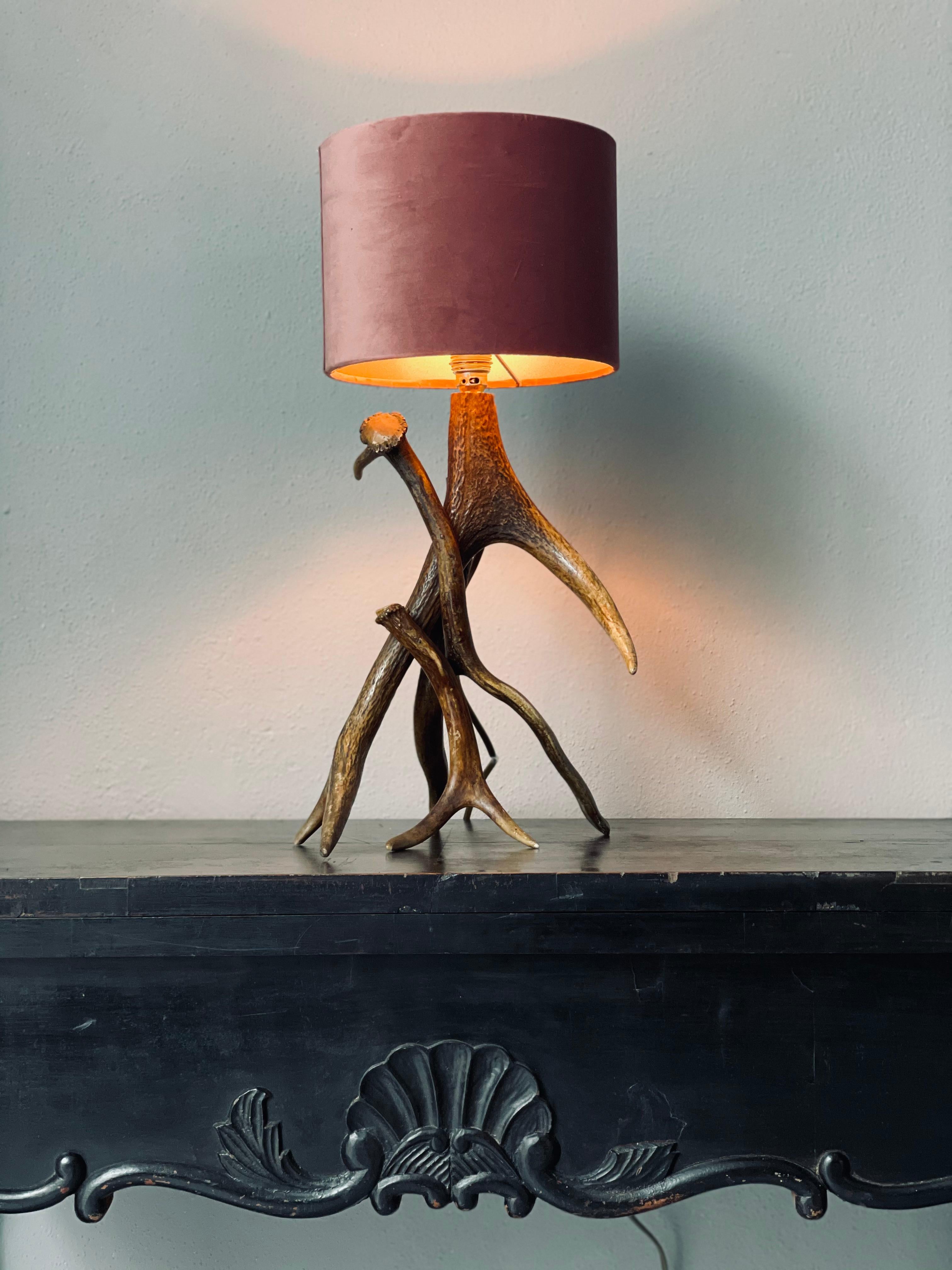 20ième siècle Lampe à poser en bois de cerf en vente
