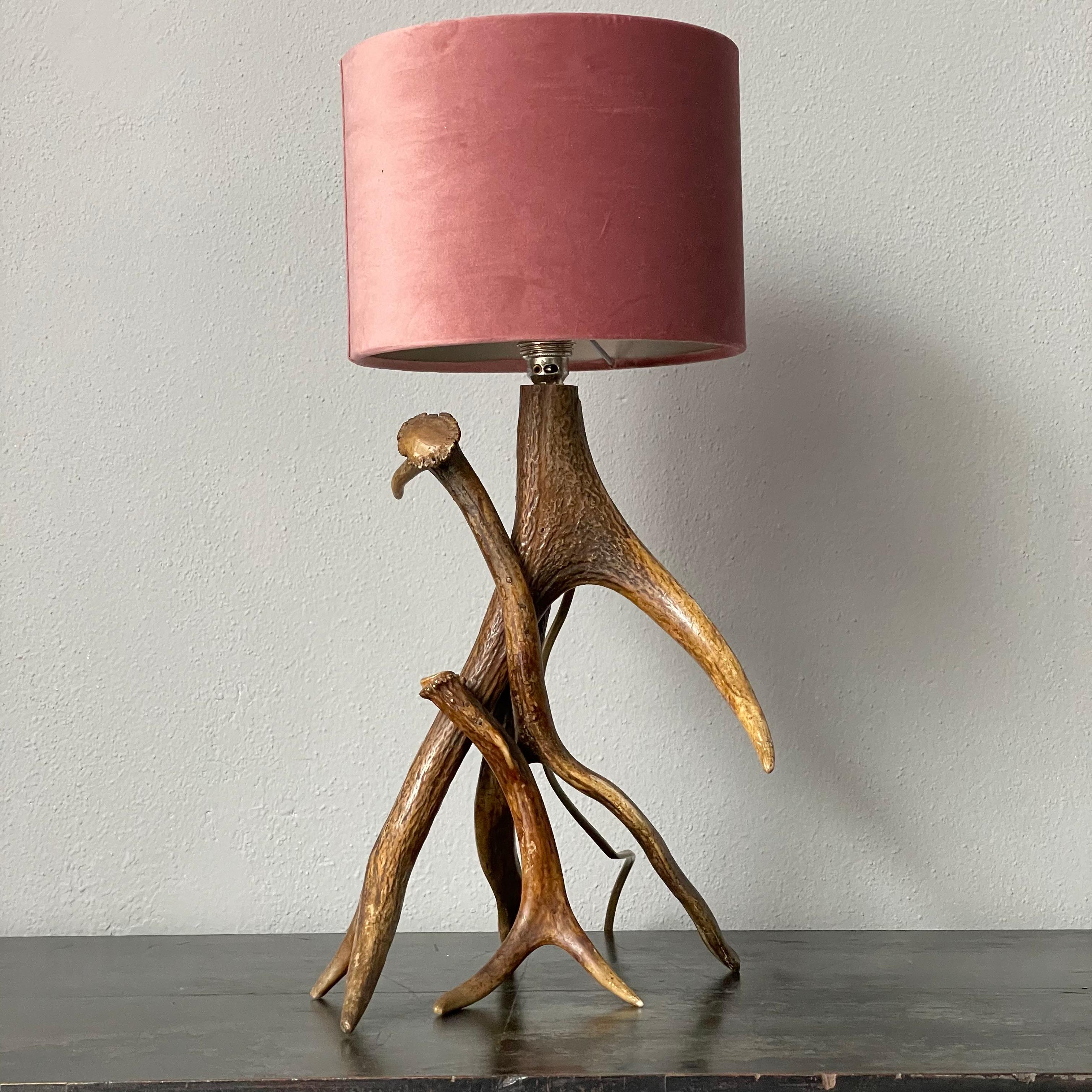 Os Lampe à poser en bois de cerf en vente