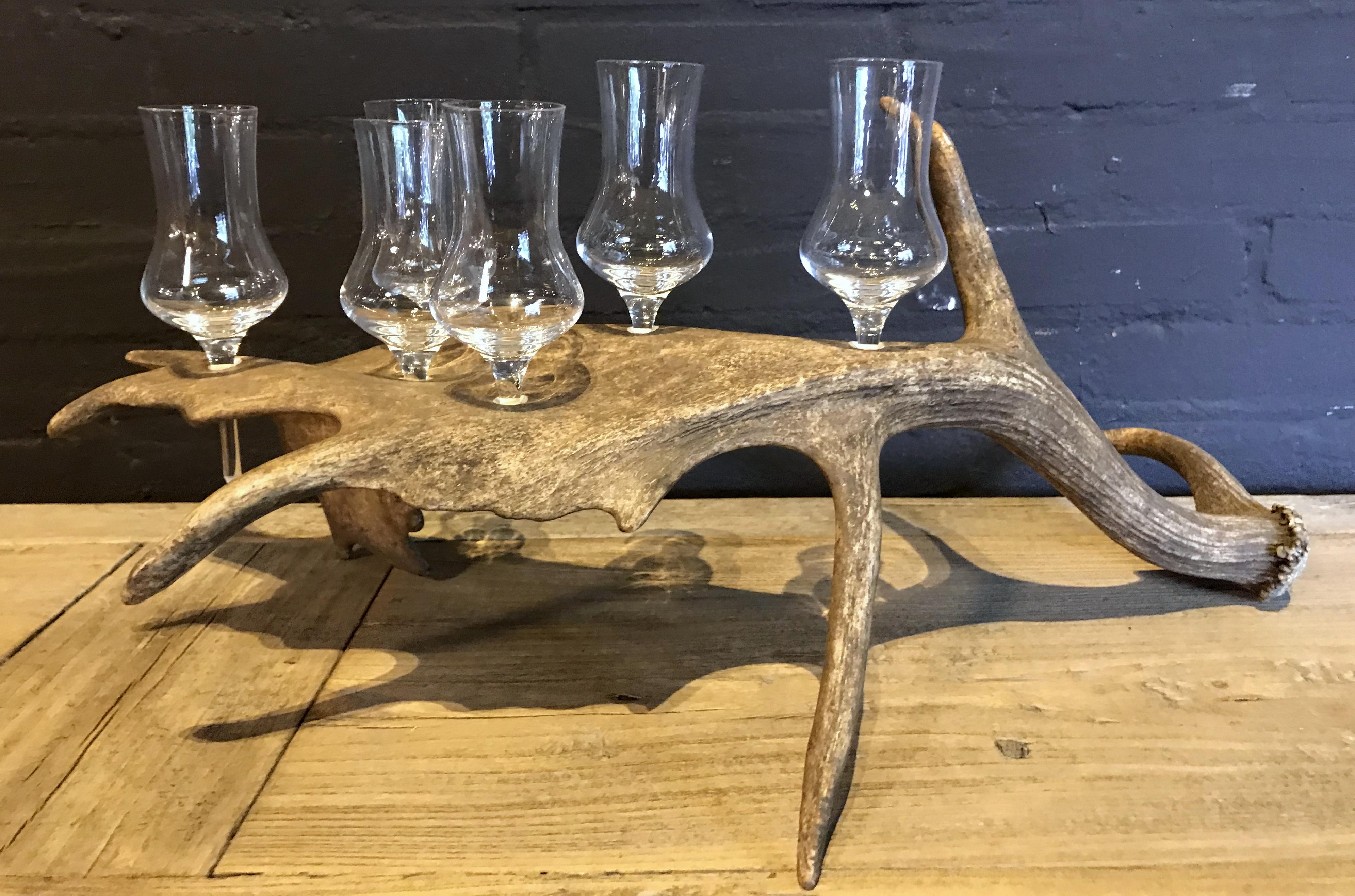 Antler Tray with Shot Glasses In Excellent Condition In Eindhoven, NL