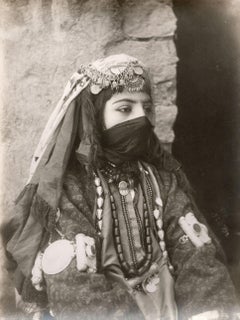 Antique Portrait of a woman of the Shah family. 22x16.5 cm. No. 197.