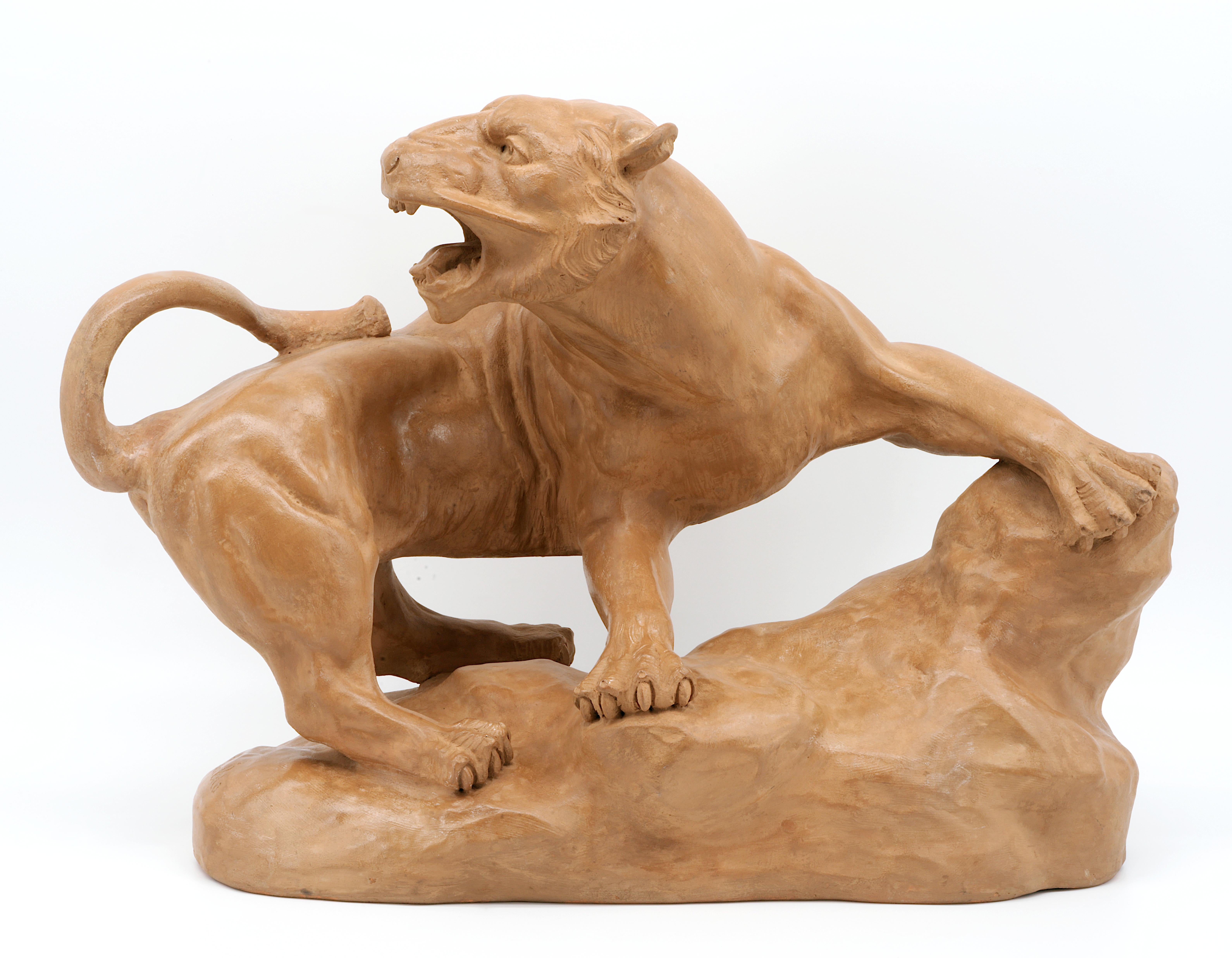 Inizio XX secolo Antoine Capaldo, leonessa in terracotta Art Deco francese del 1910 in vendita