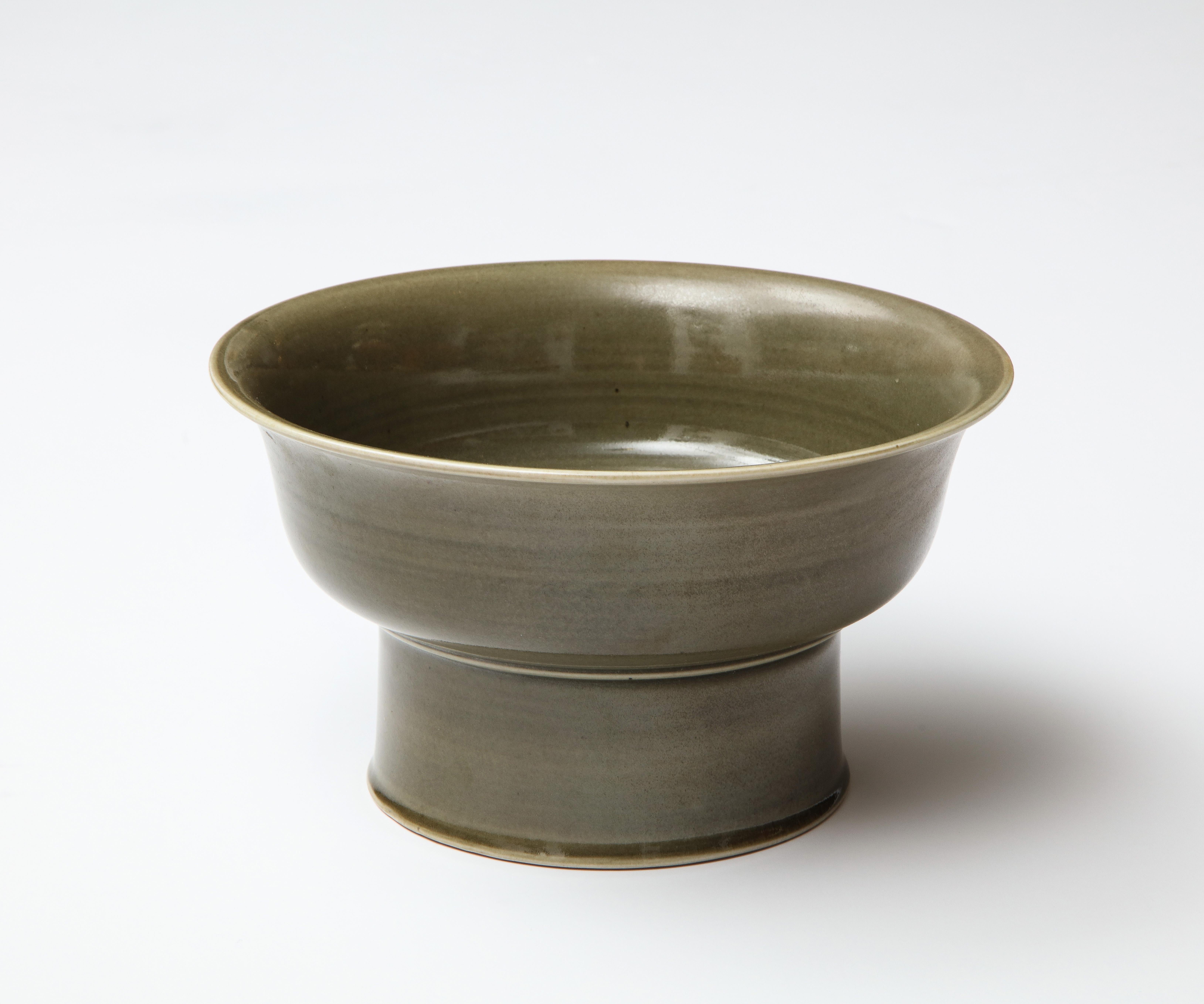 Minimalist Antoine de Vinck Belgian Celadon Grey Porcelain Bowl, 1978, Signed