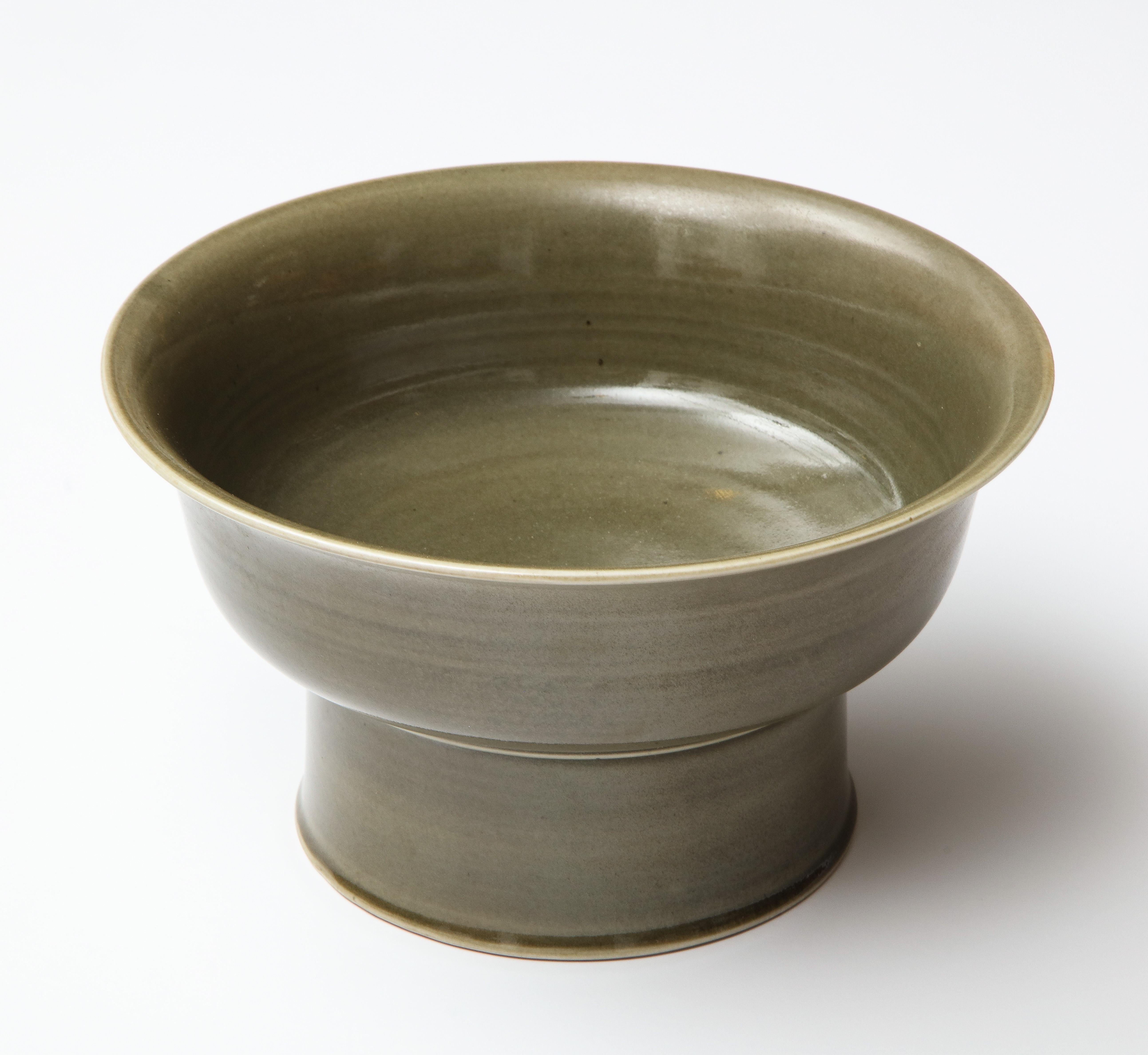 Hand-Crafted Antoine de Vinck Belgian Celadon Grey Porcelain Bowl, 1978, Signed