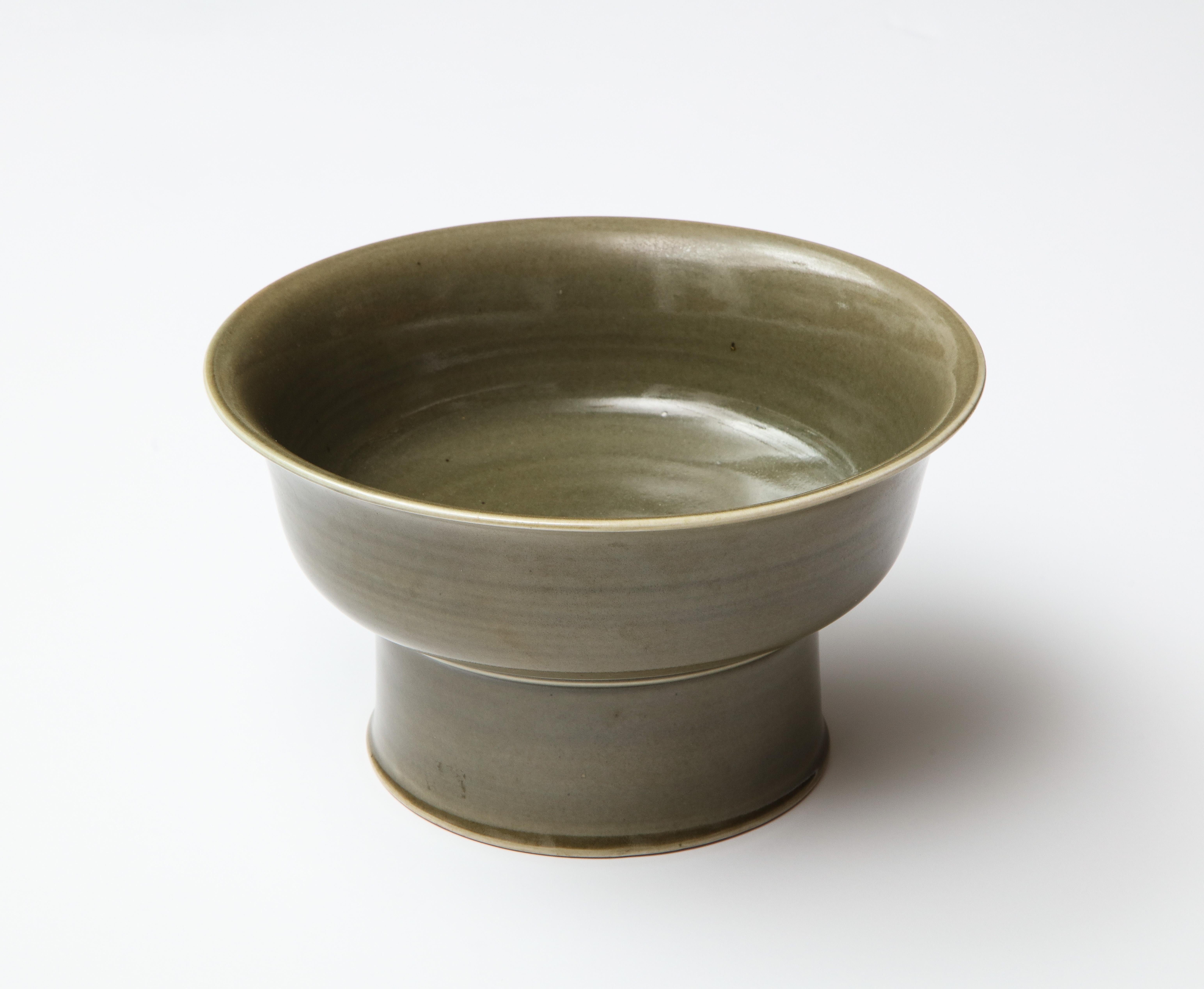 Antoine de Vinck Belgian Celadon Grey Porcelain Bowl, 1978, Signed In Good Condition In Brooklyn, NY