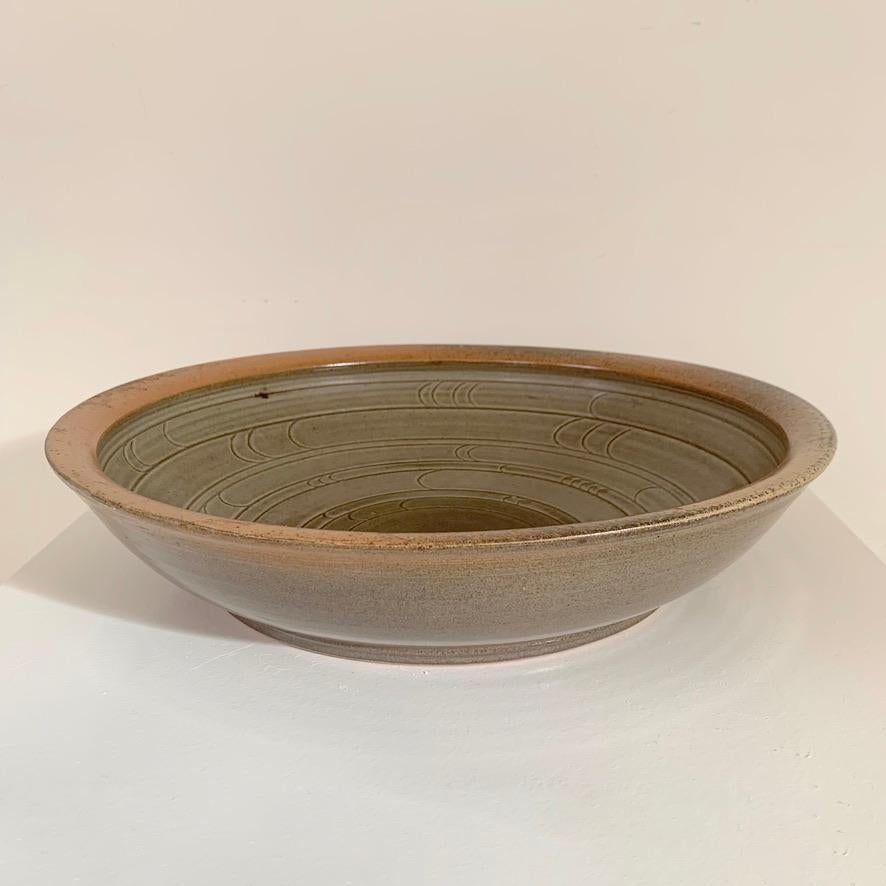Mid-Century moderno Grande piatto in ceramica Antoine de Vinck, 1980 circa, Belgio. in vendita