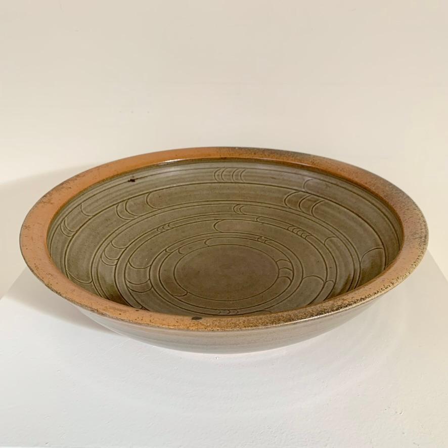 Fine XX secolo Grande piatto in ceramica Antoine de Vinck, 1980 circa, Belgio. in vendita