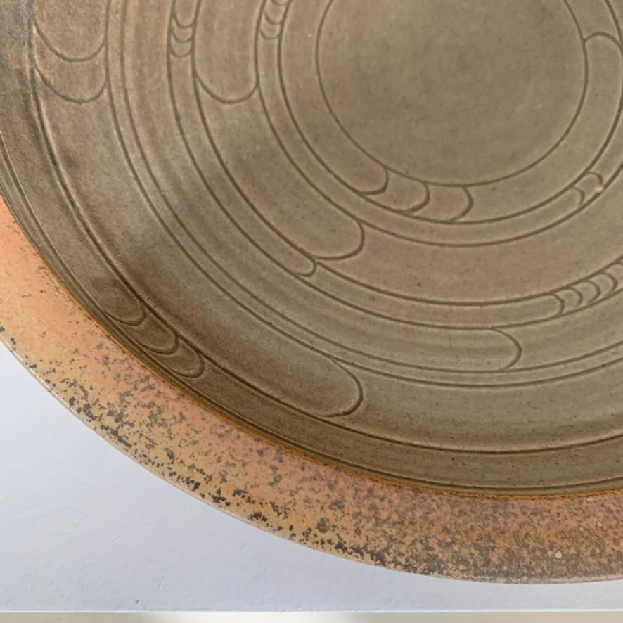 Grande piatto in ceramica Antoine de Vinck, 1980 circa, Belgio. in vendita 1