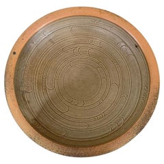 Plato grande de cerámica Antoine de Vinck, hacia 1980, Bélgica.