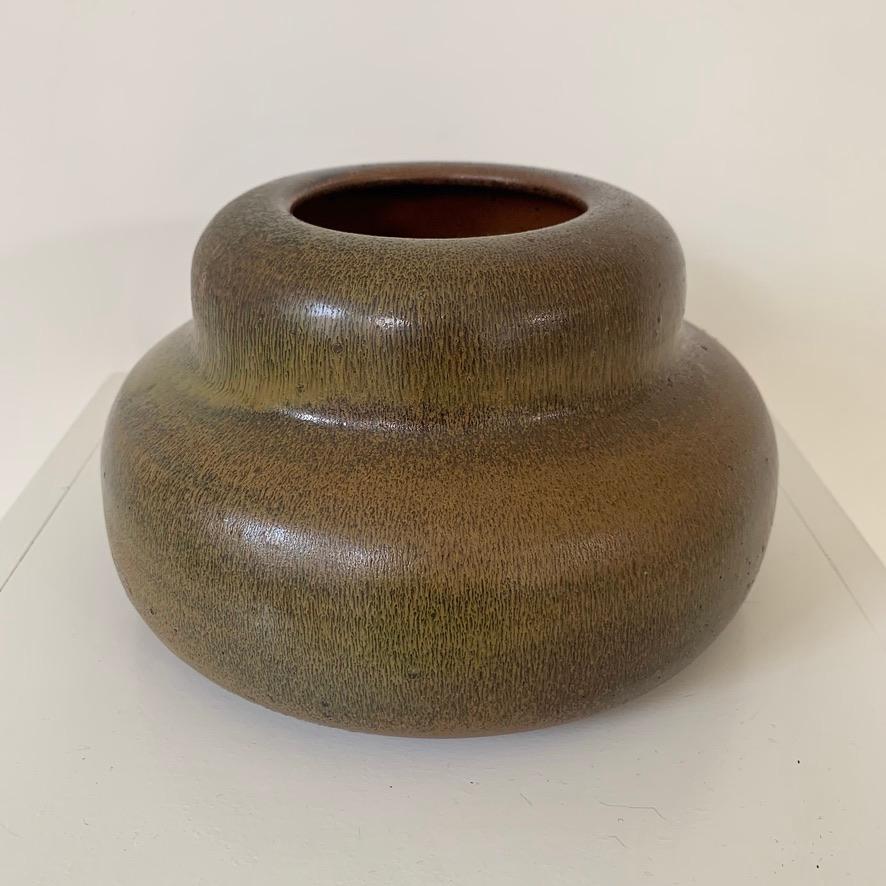 Bel vaso con timbro Antoine de Vinck, circa 1980, Belgio.
Pietra arenaria, con ricche sfumature di marrone.
Dimensioni: 20 cm di diametro, 12 cm di H.
Tutti gli acquisti sono coperti dalla nostra garanzia di protezione dell'acquirente.
Questo