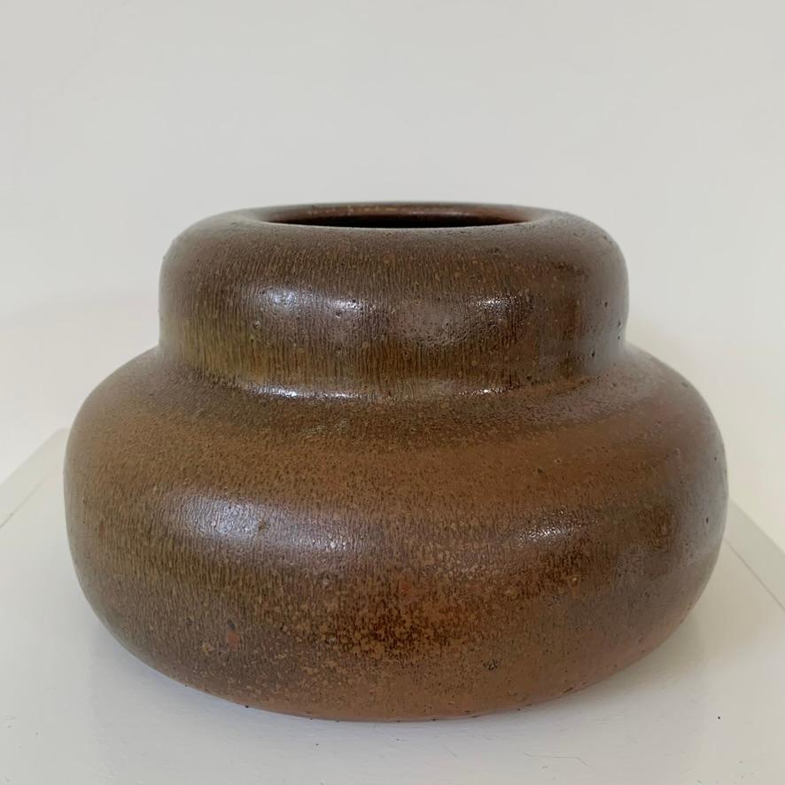 Mid-Century moderno Vaso in ceramica stampata Antoine de Vinck, 1980 circa, Belgio. in vendita
