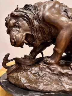 Antoine-Louis Barye '1795-1875' Bronce firmado de un león aplastando una serpiente ca. 1870