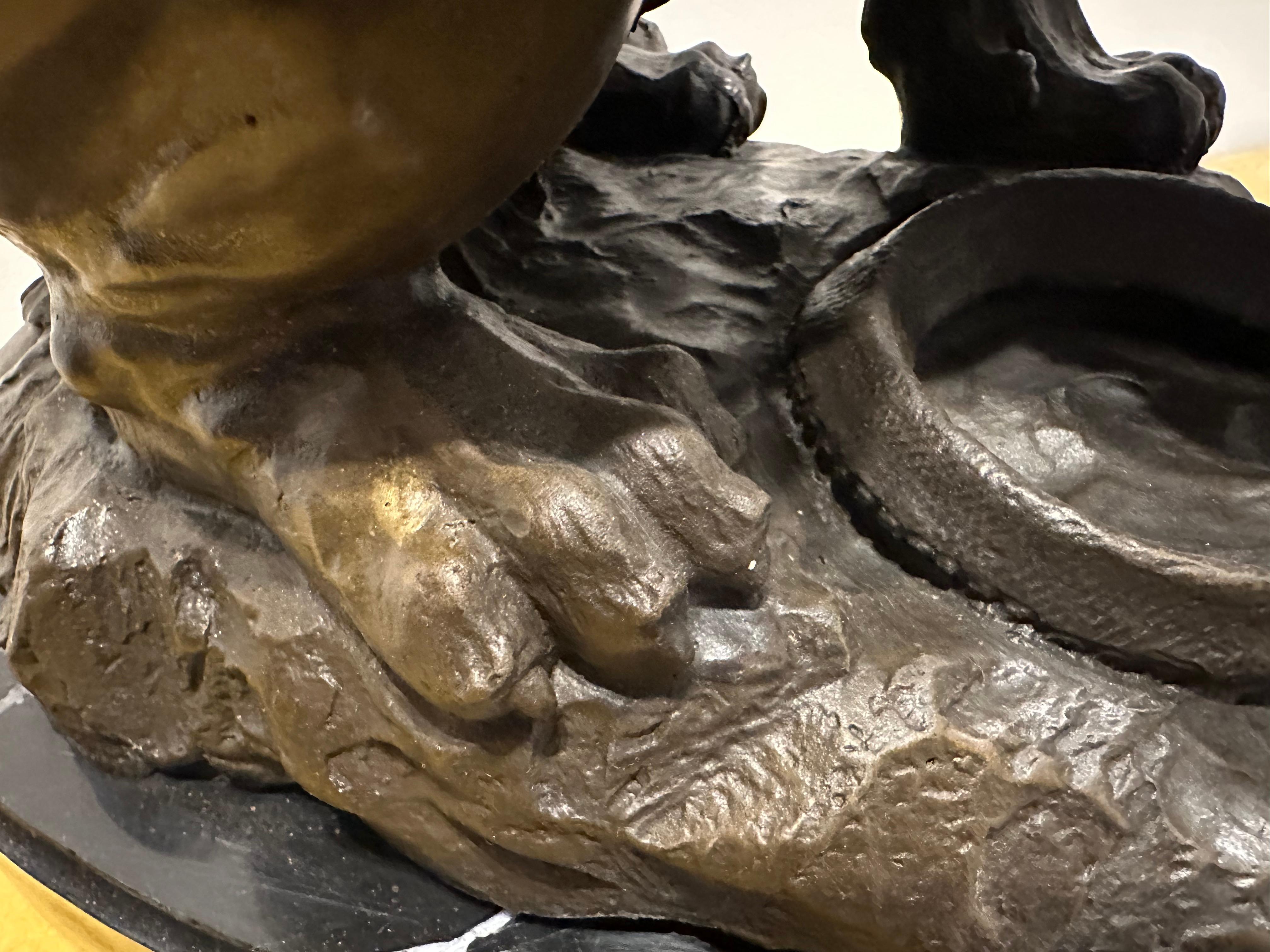 XIXe siècle Bronze signé Antoine-Louis Barye (1795-1875) représentant un lion arrachant un serpent, vers 1870 en vente