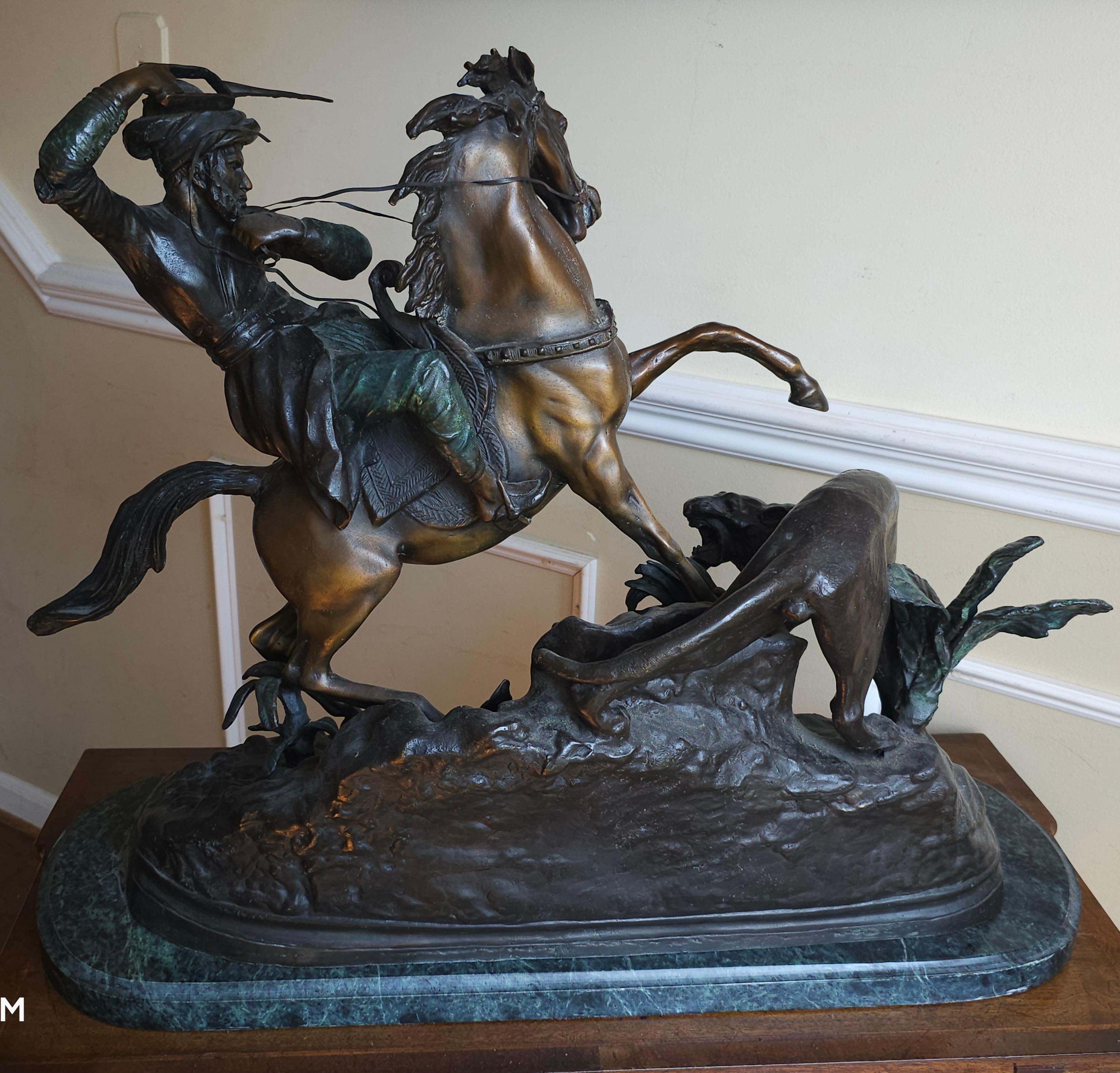 Antoine-Louis Barye (französisch 1796 - 1875), Cougar attackiert, Bronze auf Marmor gegossen im Angebot 4