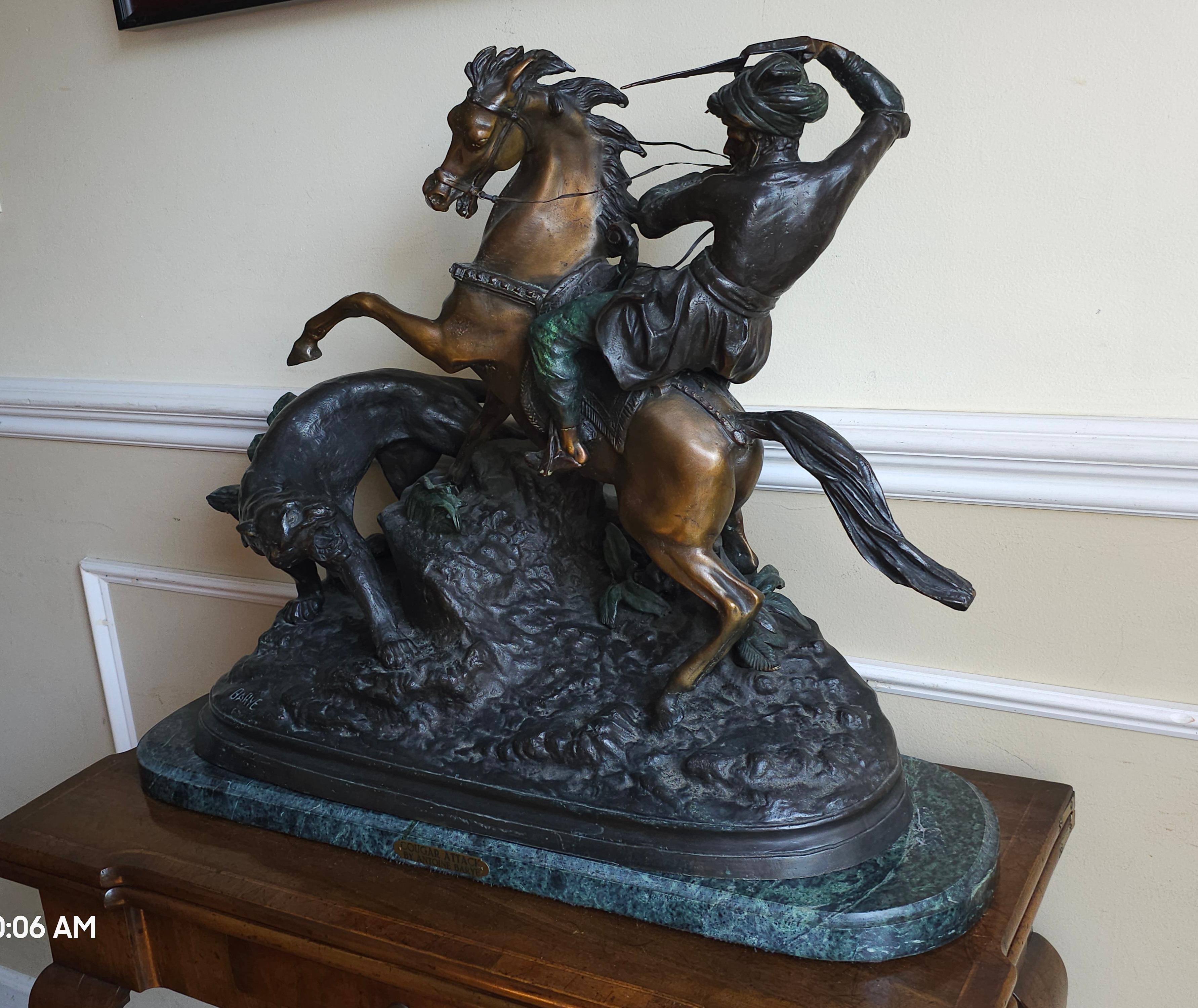 Antoine-Louis Barye (französisch 1796 - 1875), Cougar attackiert, Bronze auf Marmor gegossen (Metallarbeit) im Angebot