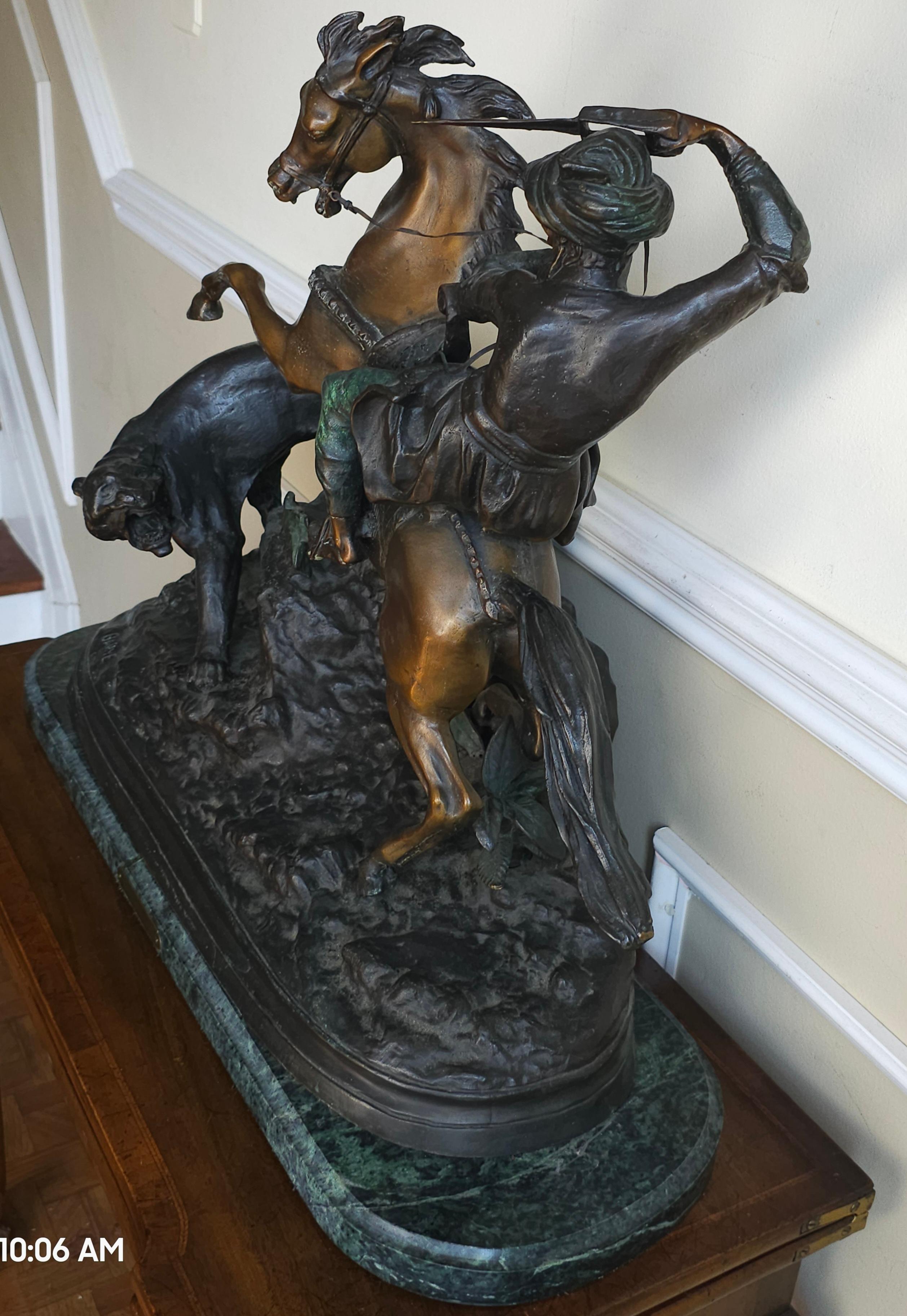 Antoine-Louis Barye (französisch 1796 - 1875), Cougar attackiert, Bronze auf Marmor gegossen im Zustand „Gut“ im Angebot in Germantown, MD