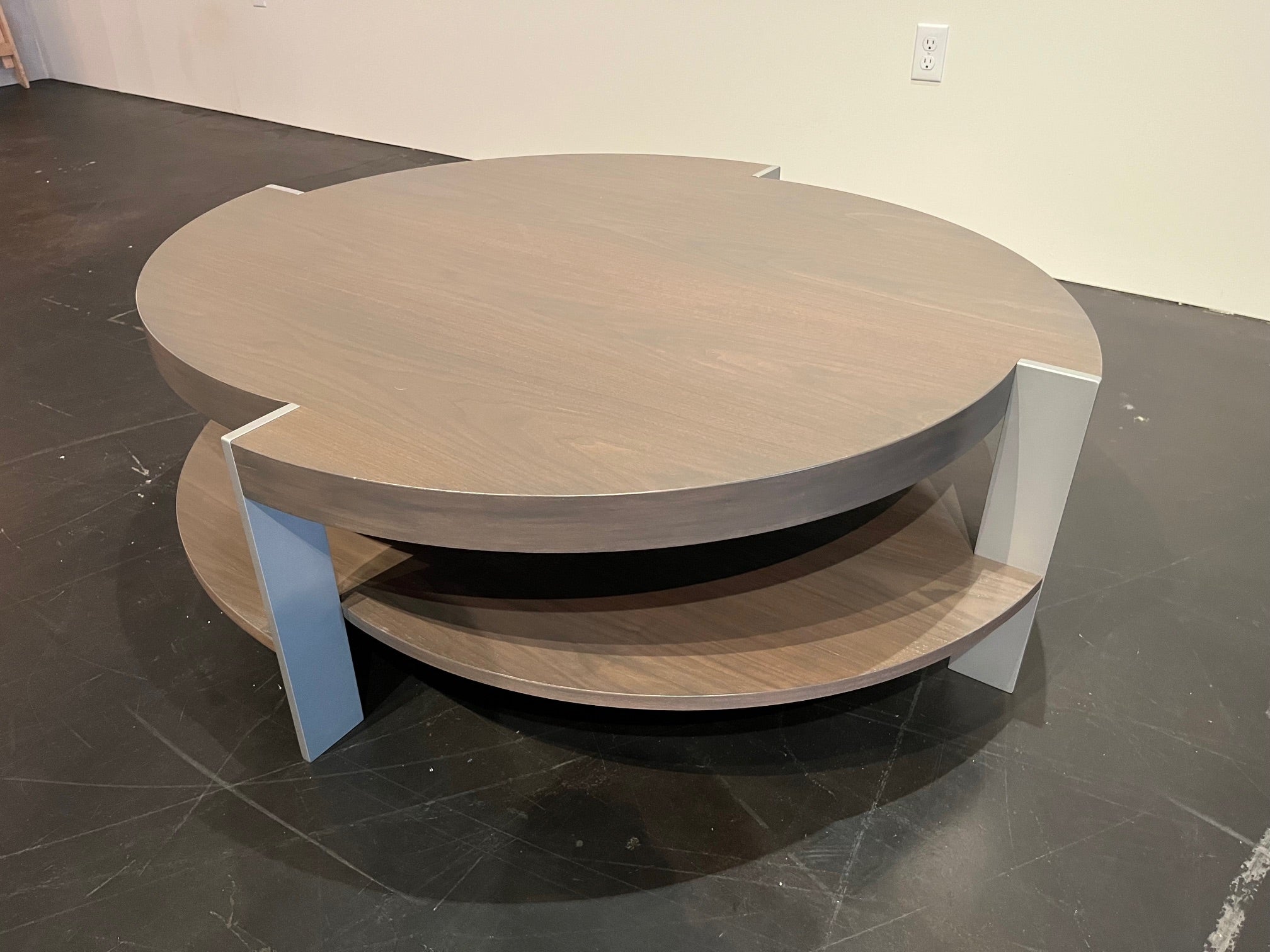 Mesa baja Antoine Proulx Estadounidense en venta