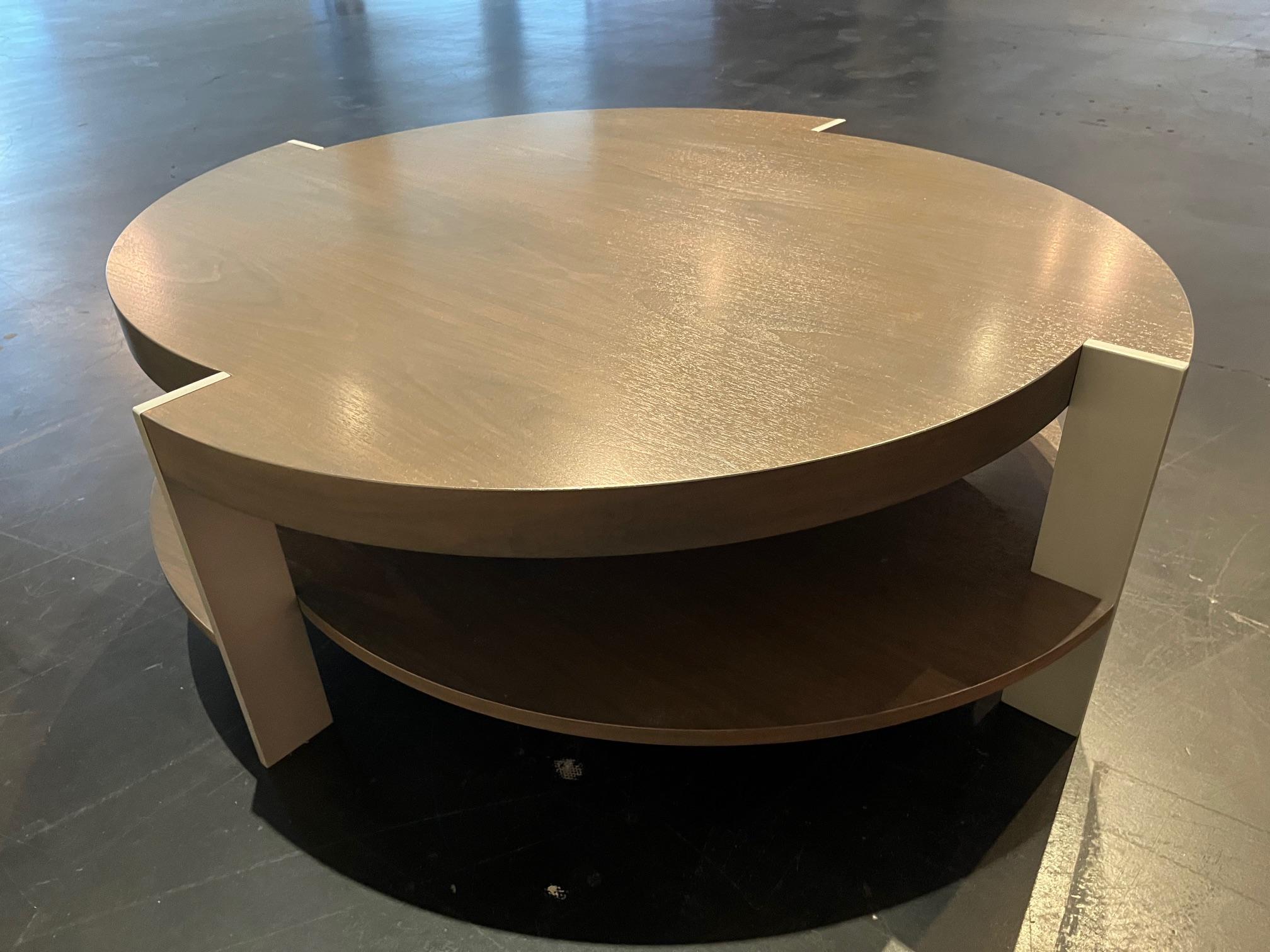 Mesa baja Antoine Proulx en venta 1