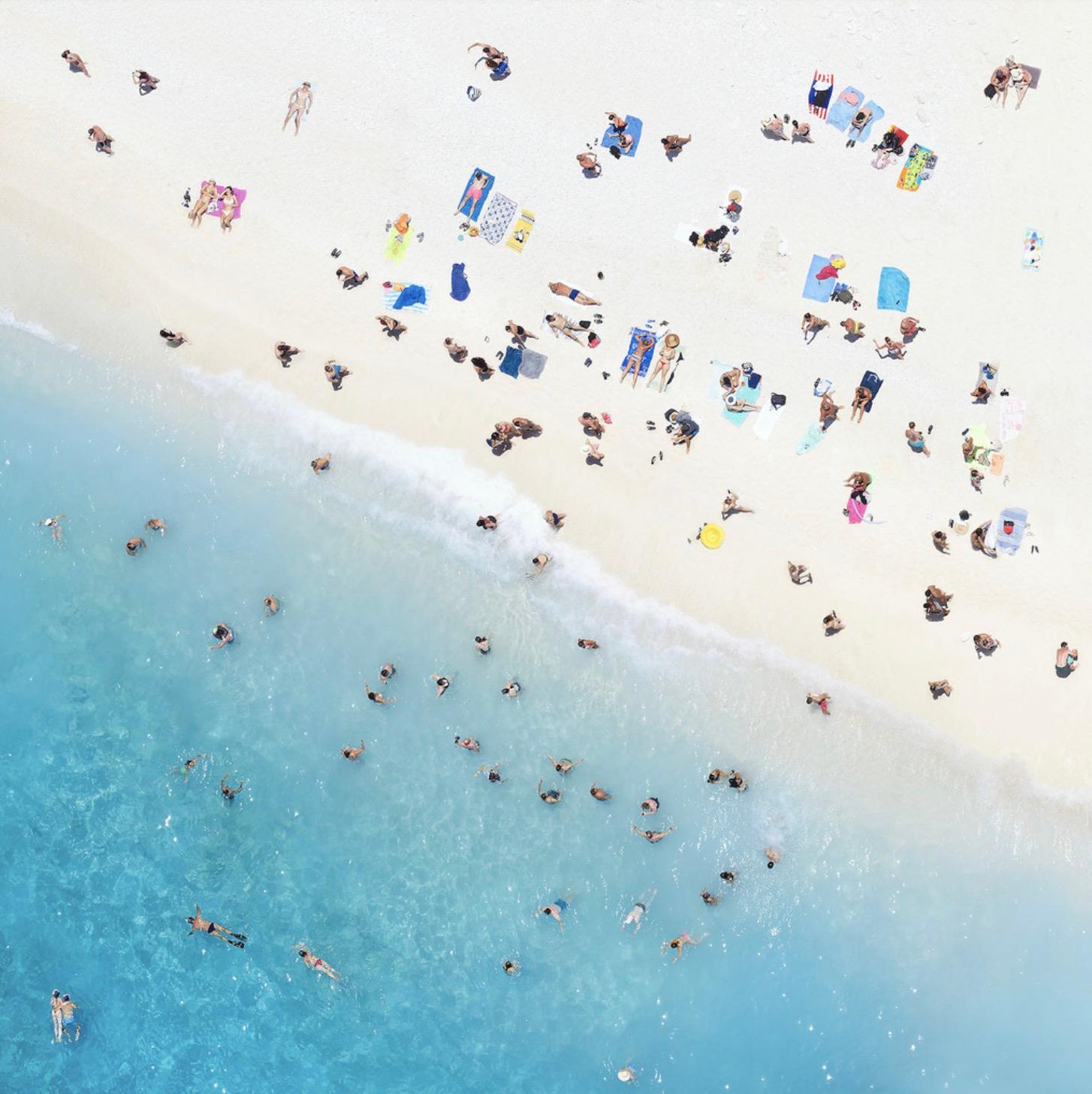 Color Photograph de Antoine Rose - Descendientes del Sol
