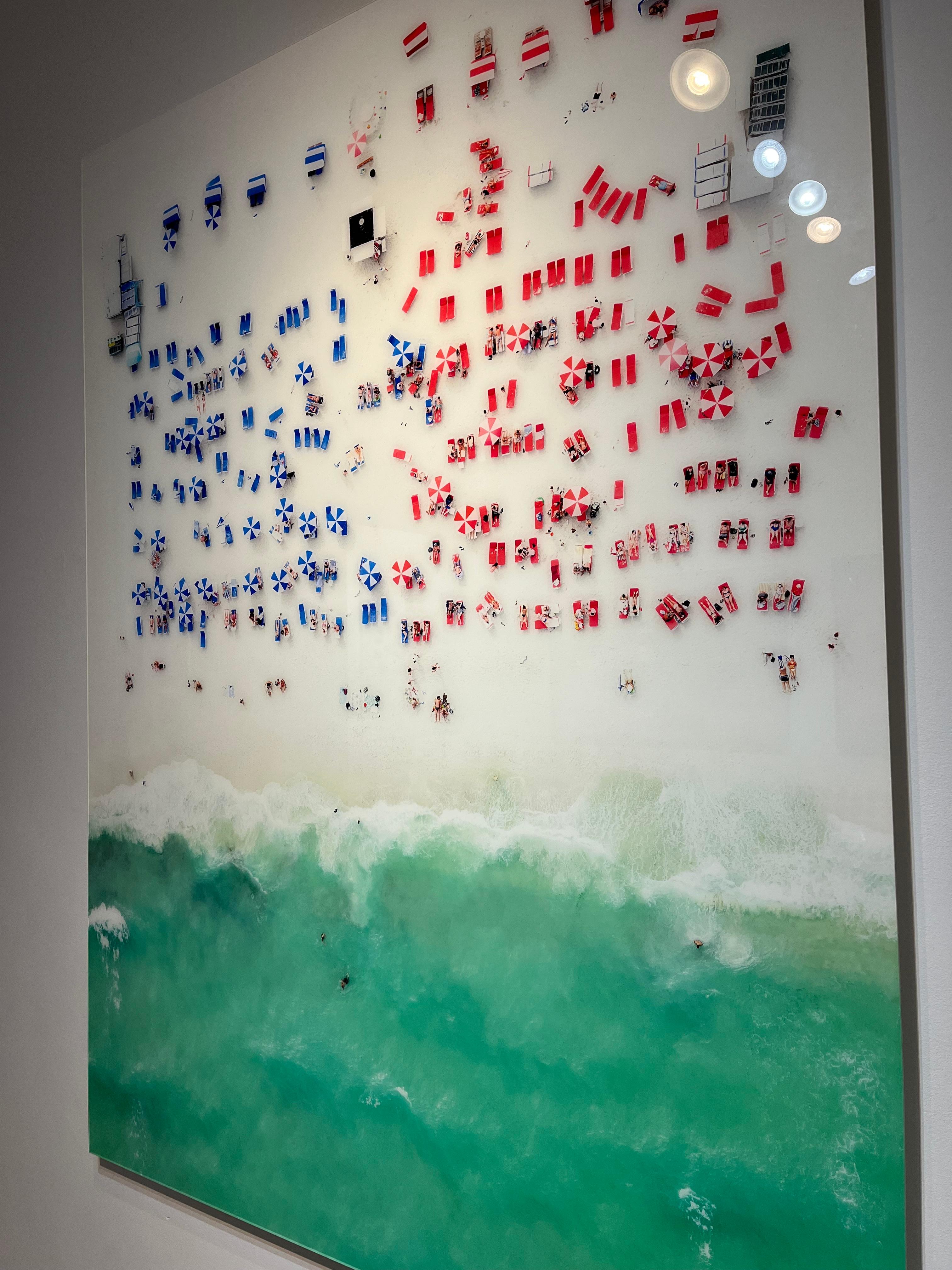 Vacances de printemps - Bleu Color Photograph par Antoine Rose