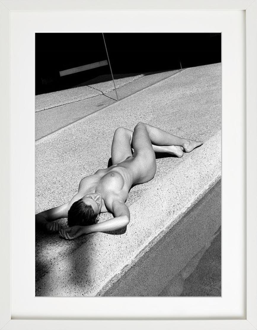 Carre Otis IV - nude next to the Pool in sunlight, fine art photography, 2001 - Contemporary Photograph by Antoine Verglas