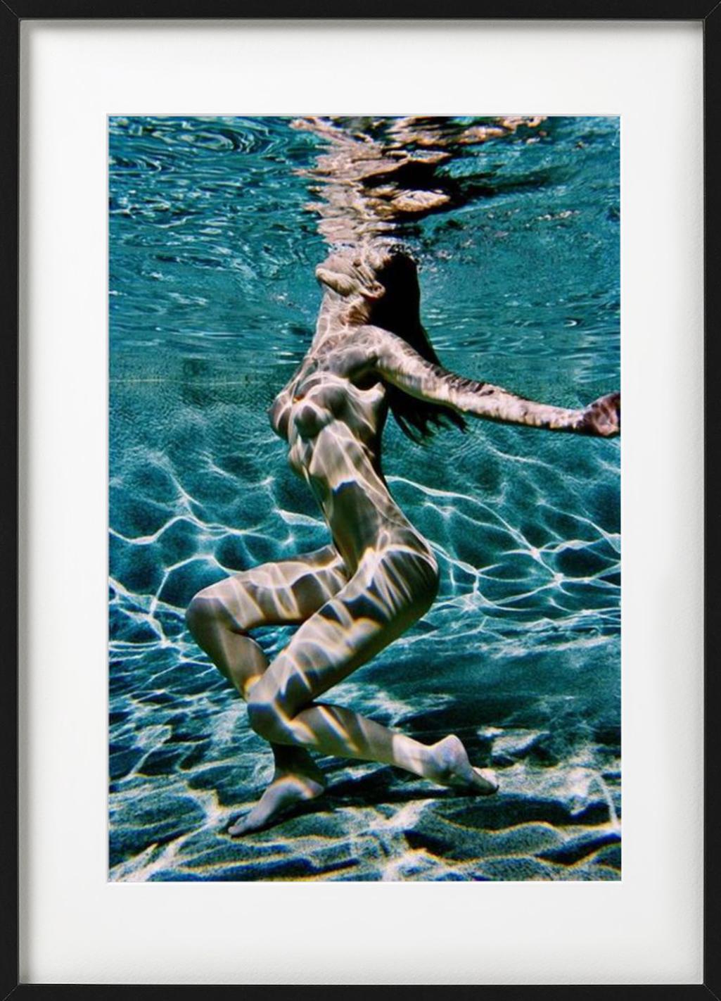 Carre Otis underwater - nude portrait of the model and actress in a swimmingpool For Sale 1